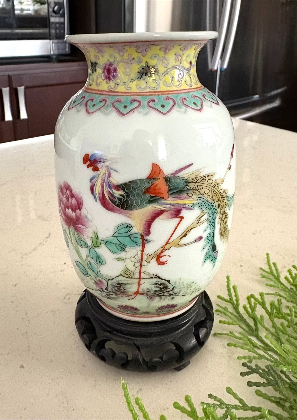 Vintage Chinese Vase with Phoenix Design image indicator(2)