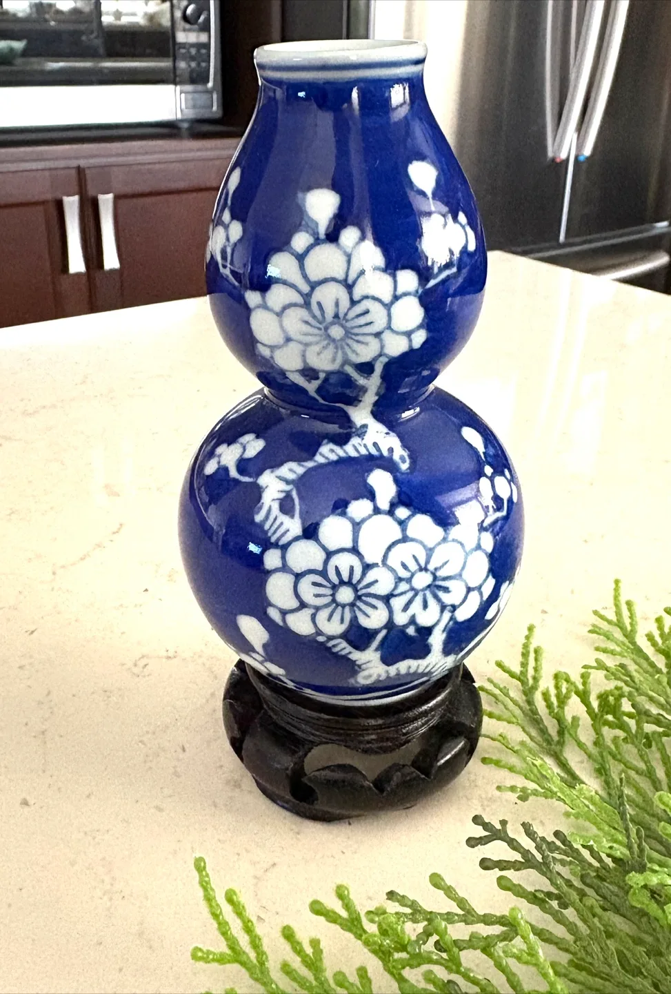 Vintage Chinese Vase with Phoenix Design image indicator(7)