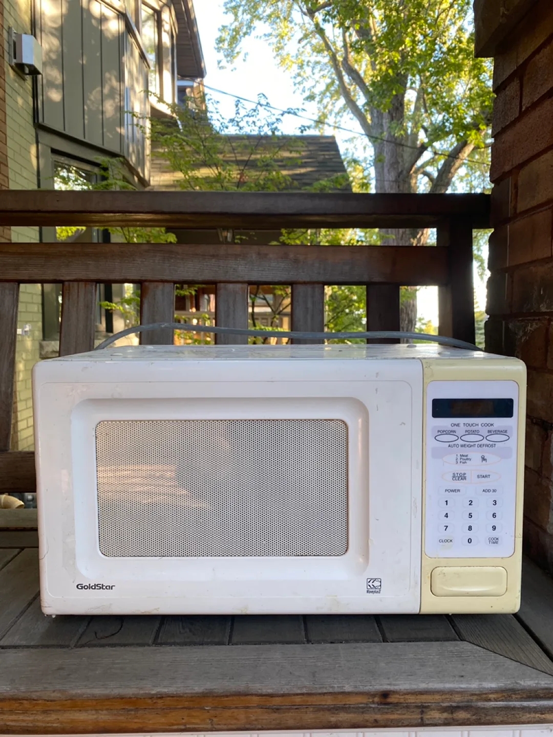 Free perfect condition microwave thumbnail