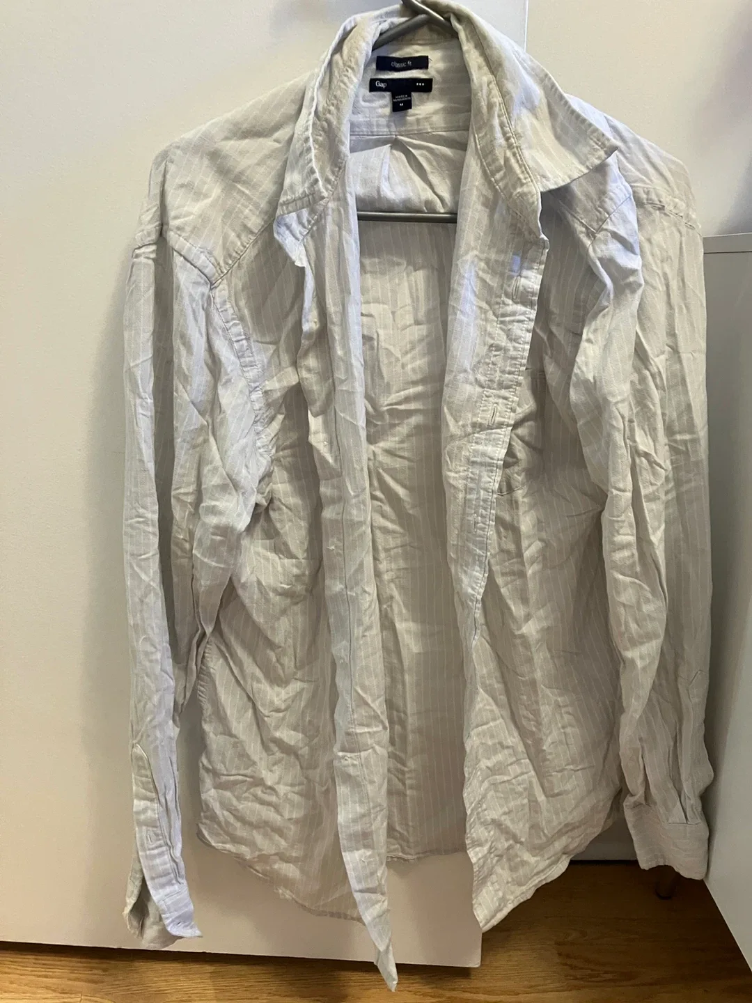 Gap Classic Fit Shirt - Size M thumbnail
