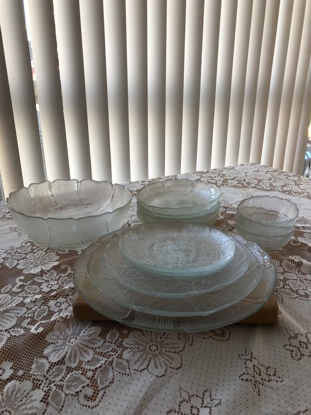 Textured Clear Glass Dinnerware Set thumbnail