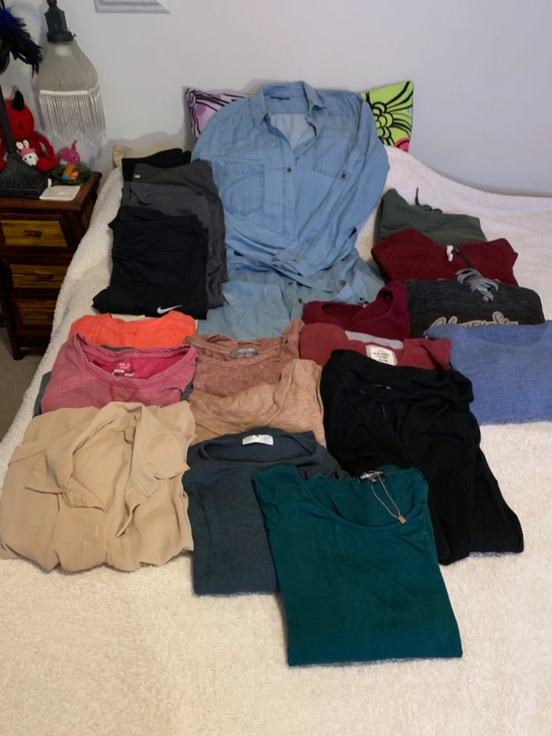Lot of Woman’s Size Large Clothing (23pieces)