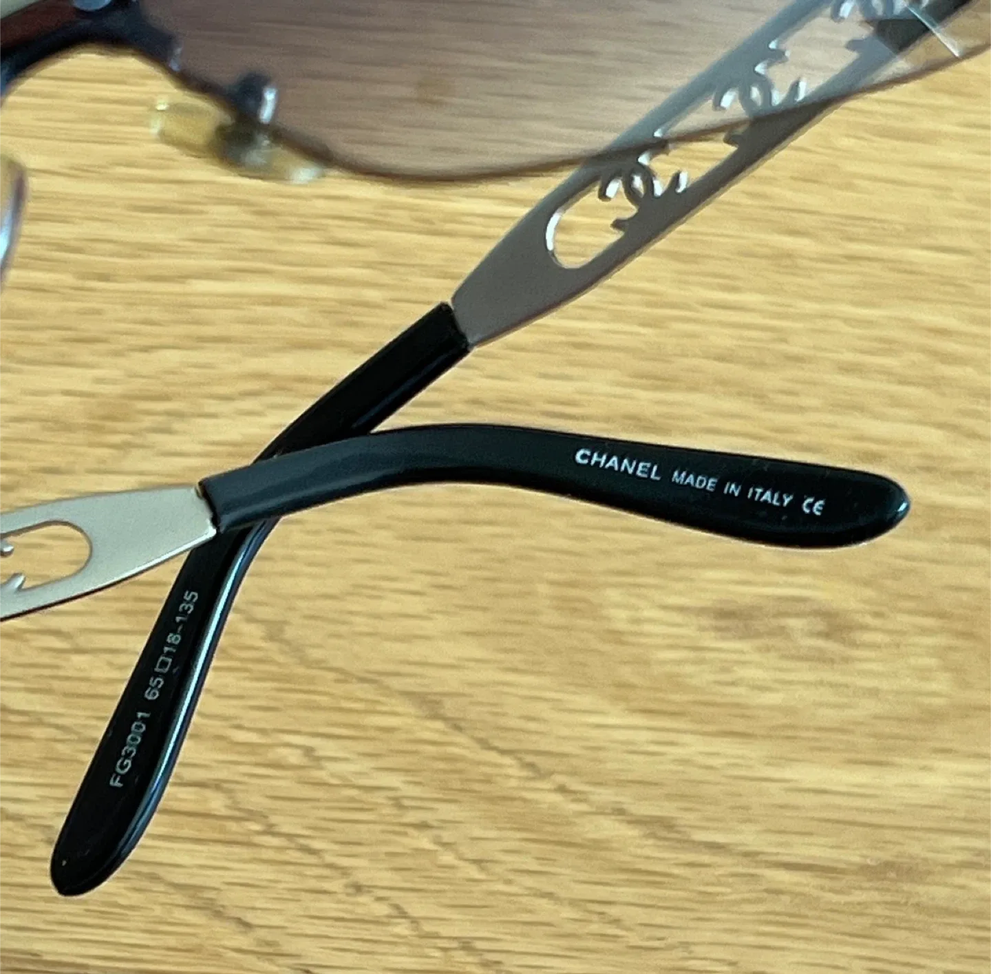 Vintage Chanel Y2K Rimless Sunglasses - Made in Italy image indicator(5)