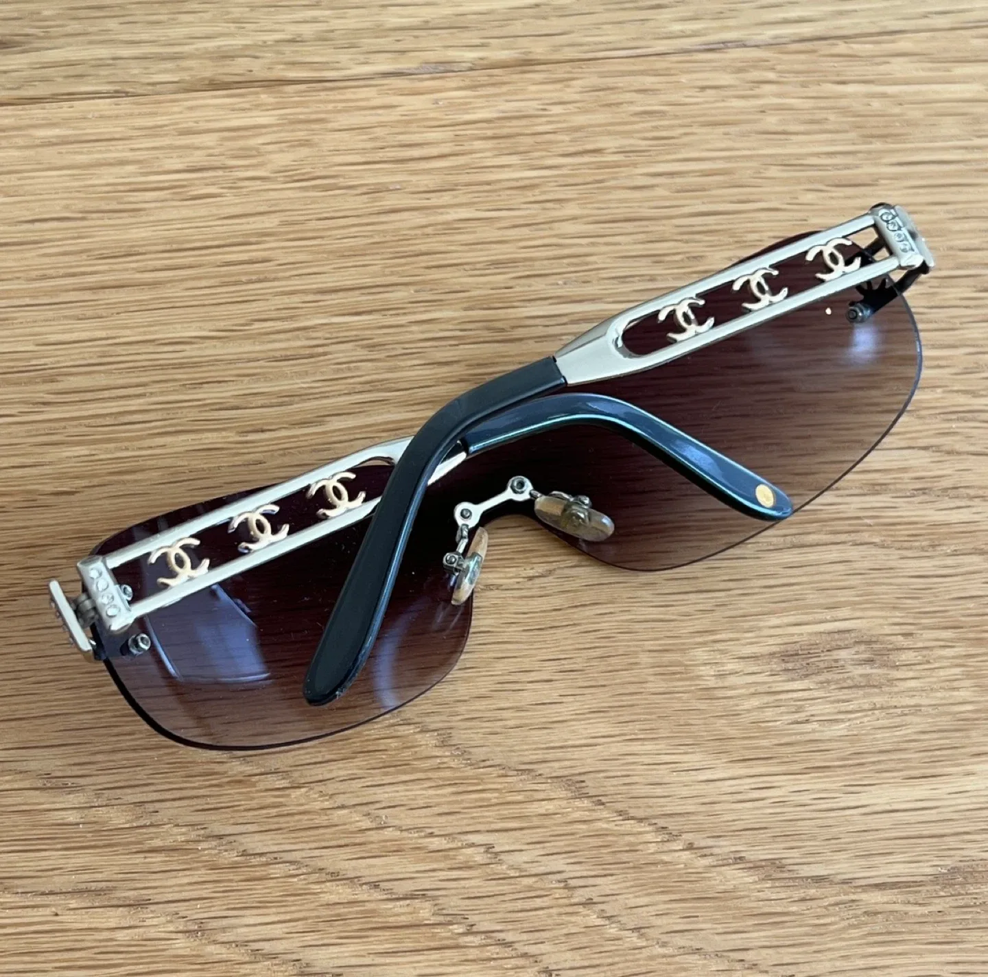 Vintage Chanel Y2K Rimless Sunglasses - Made in Italy image indicator(2)