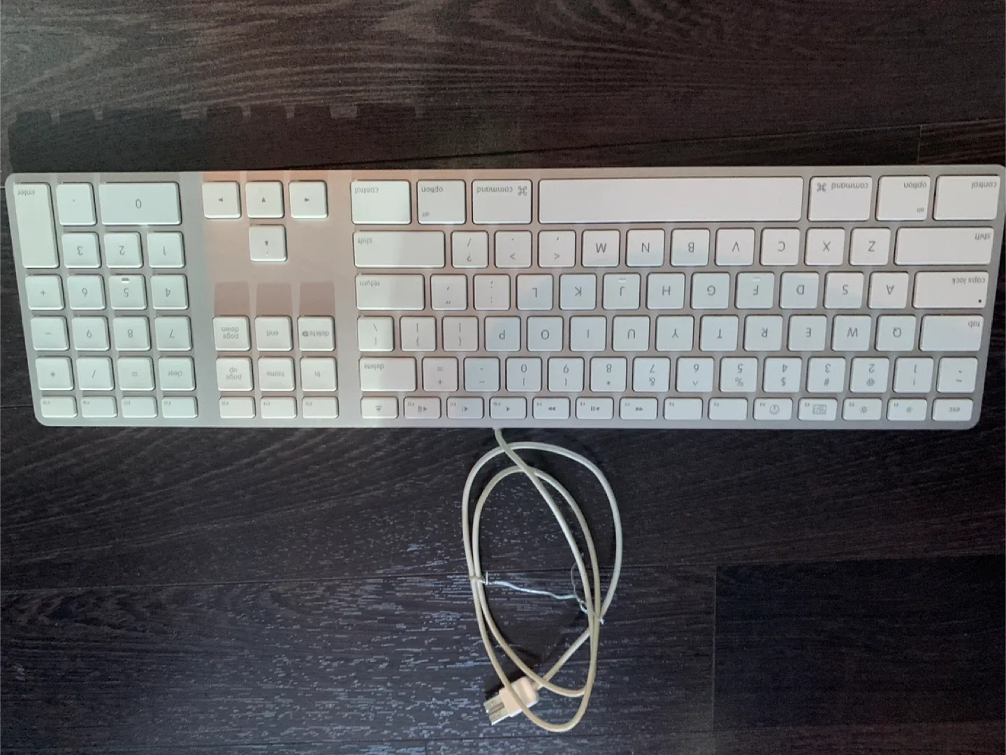 Apple Wired Keyboard with Numeric Keypad thumbnail