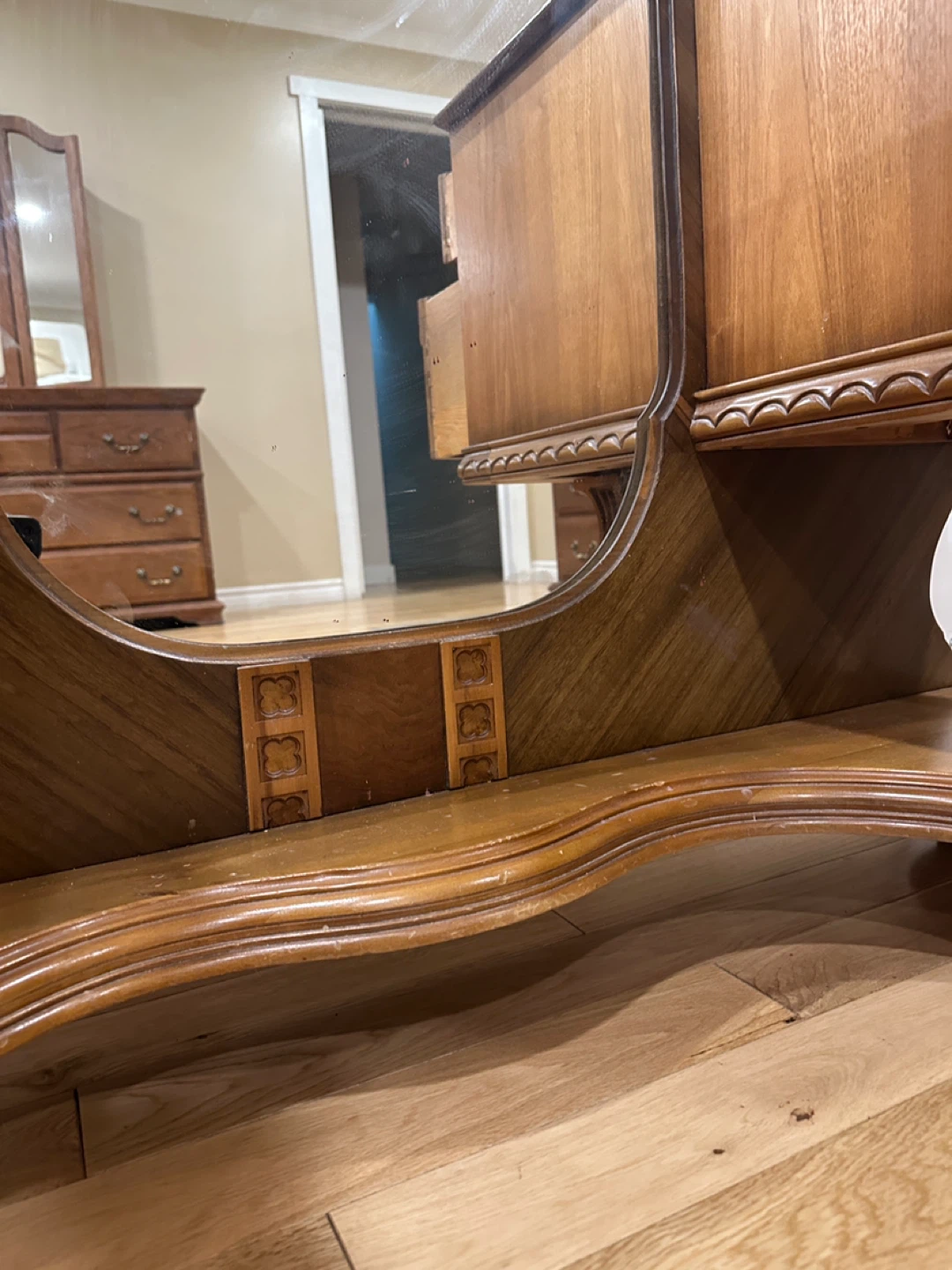 Gorgeous 1930’s Waterfall Style Vanity Dresser (CAN DELIVER) - photo 5
