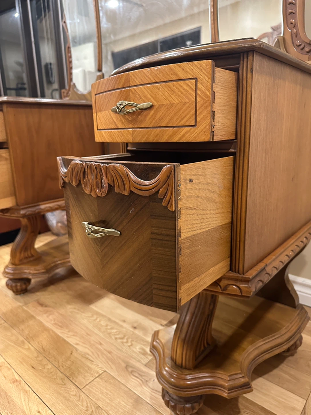 Gorgeous 1930’s Waterfall Style Vanity Dresser (CAN DELIVER) - photo 4