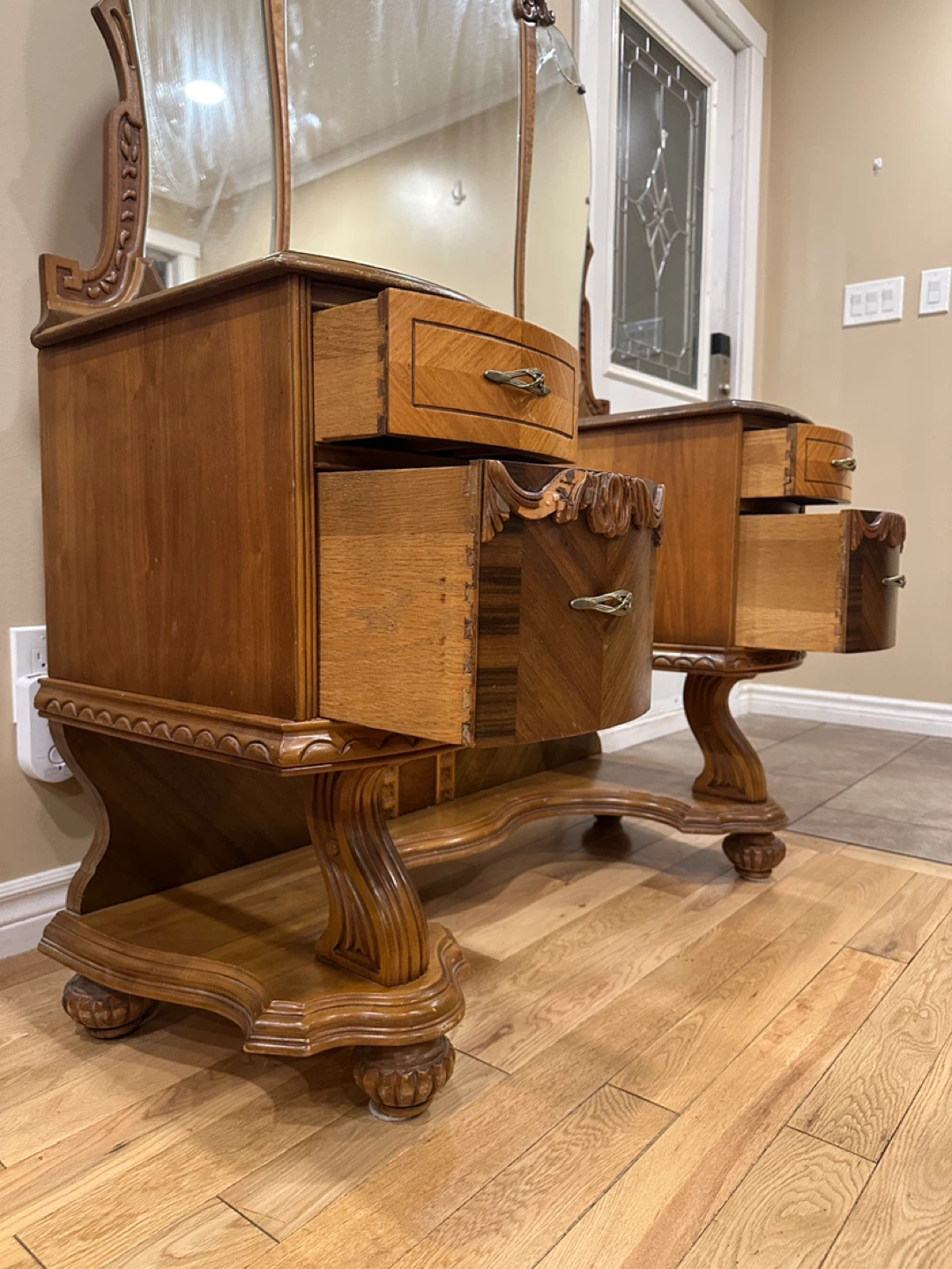 Gorgeous 1930’s Waterfall Style Vanity Dresser (CAN DELIVER) - photo 3