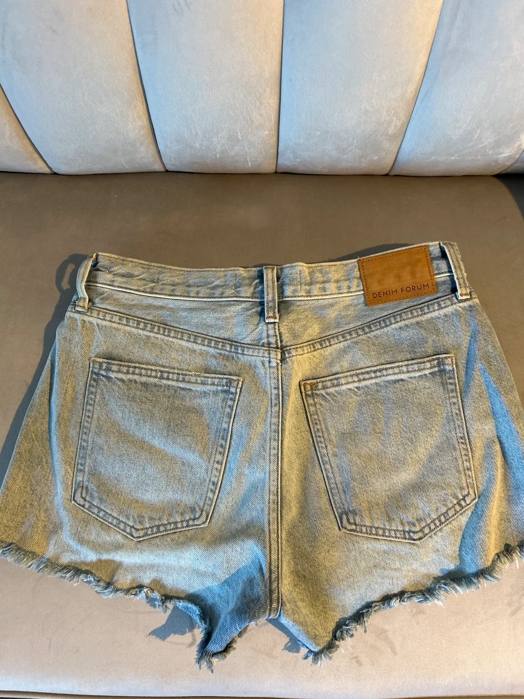 Aritzia The Ex Boyfriend Short Size 26 image indicator(2)