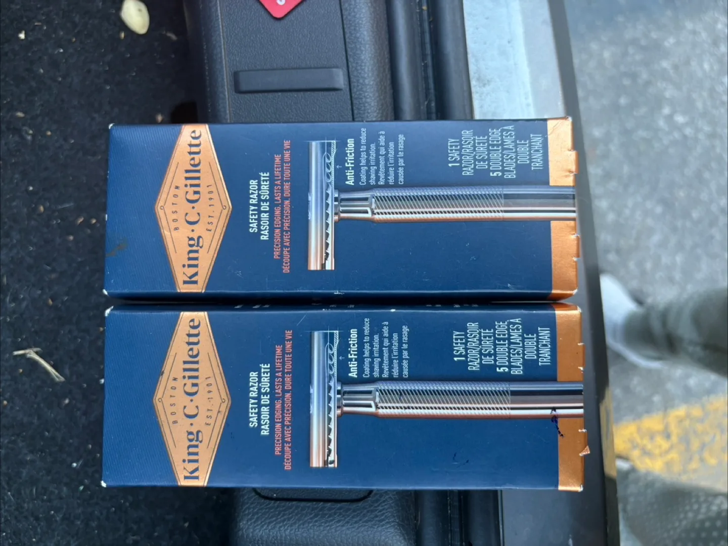 King C. Gillette Men's Grooming Set image indicator(2)