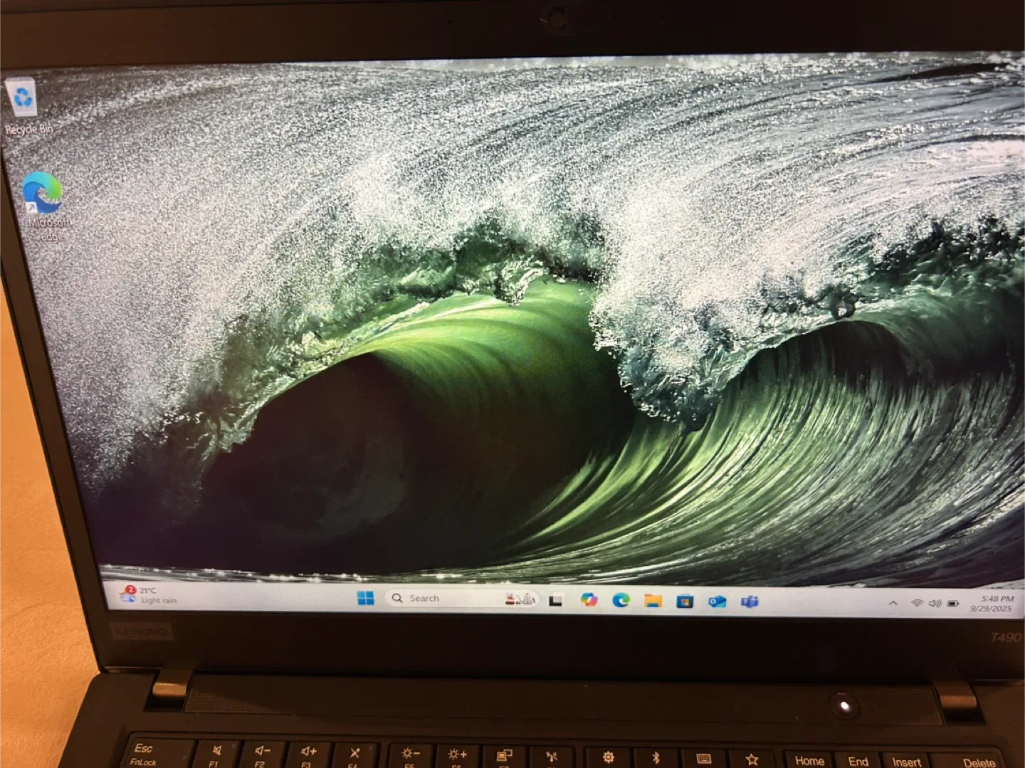 Lenovo ThinkPad T490 Laptop image indicator(4)