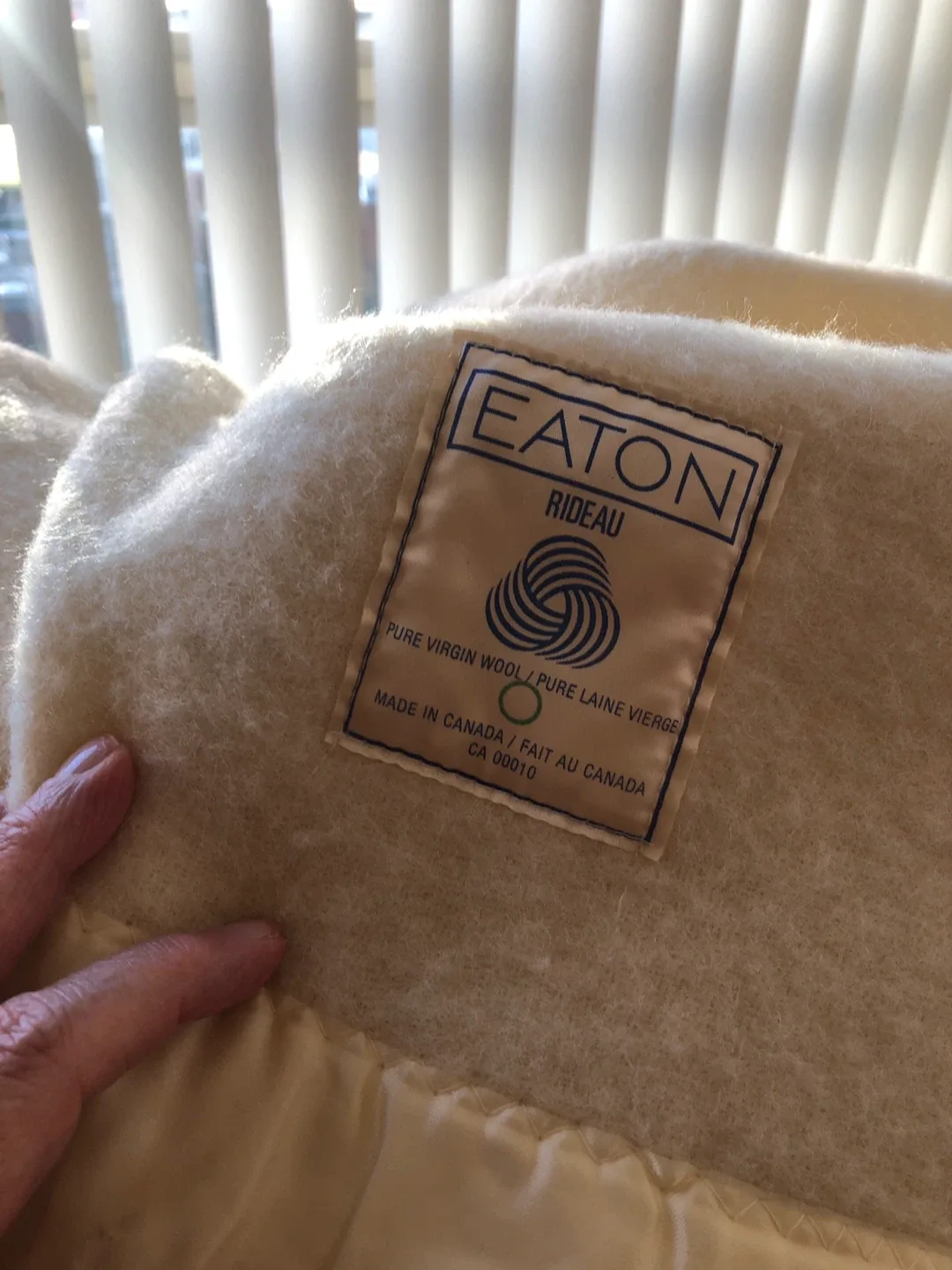 Eaton Rideau Pure Virgin Wool Blanket thumbnail