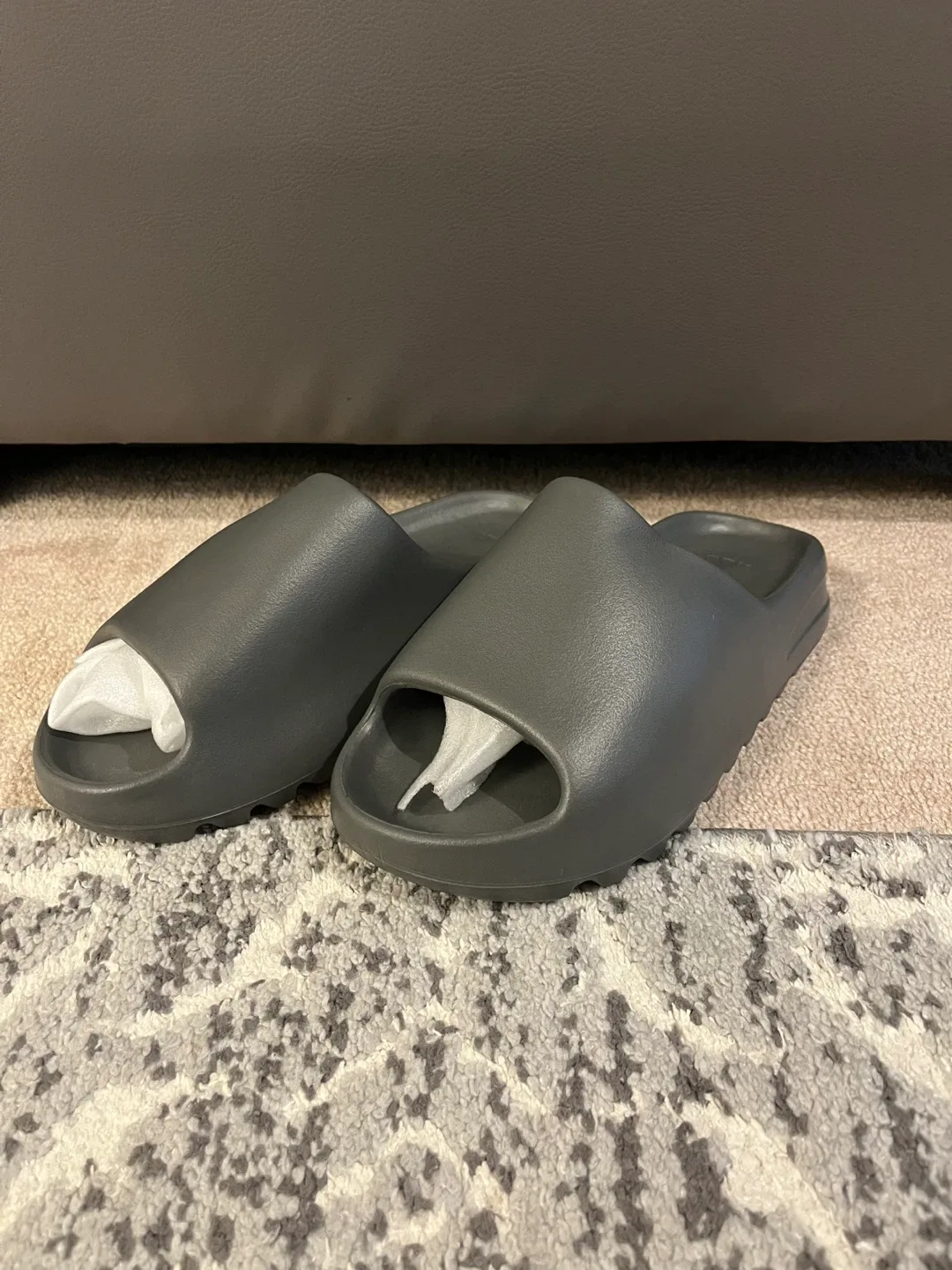 (New) Yeezy slides thumbnail