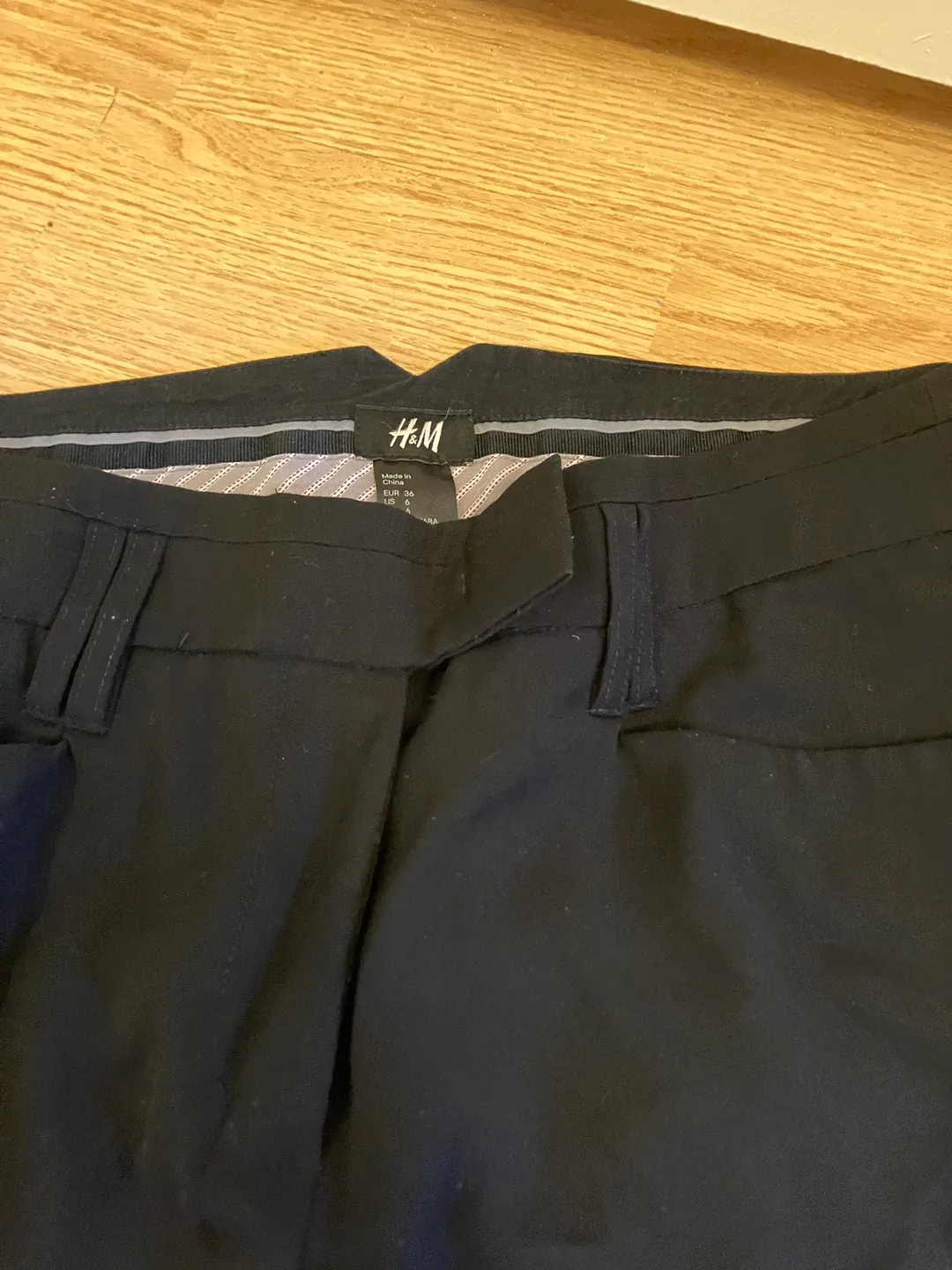 H&M Black Dress Pants - Size US 6 thumbnail
