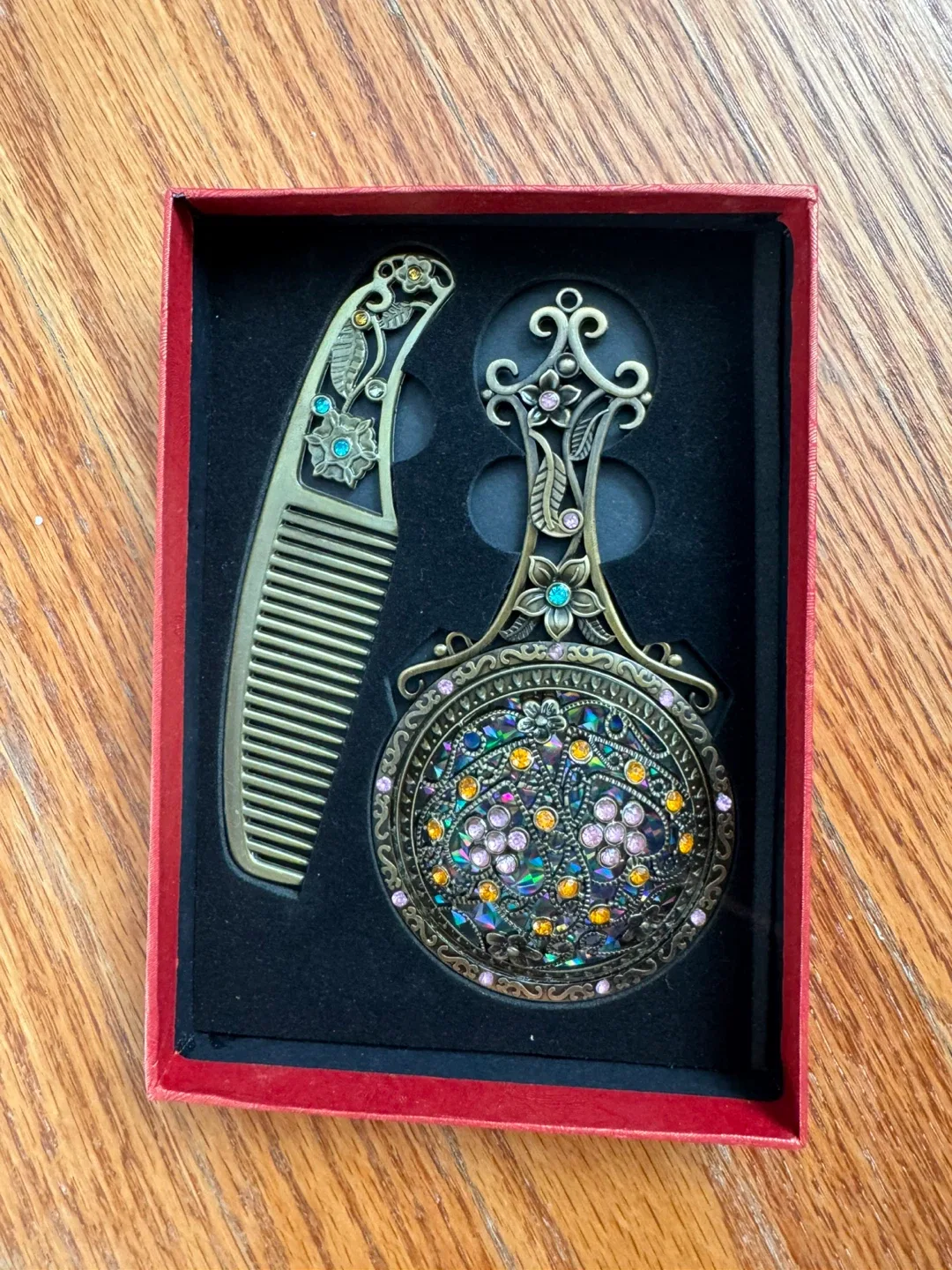 Vintage Style Mirror and Comb Set thumbnail