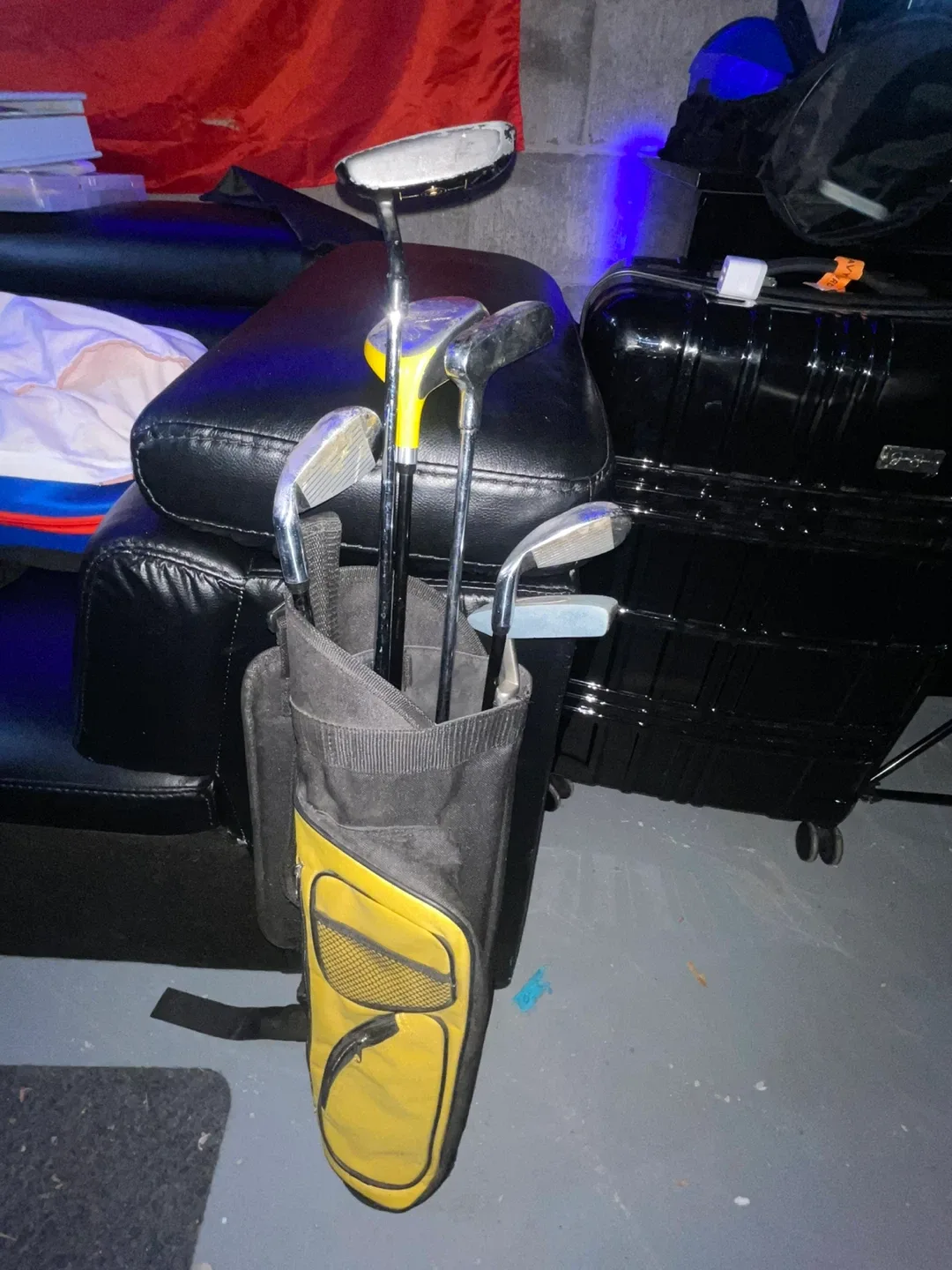 Kids Golf Club Set with Bag thumbnail