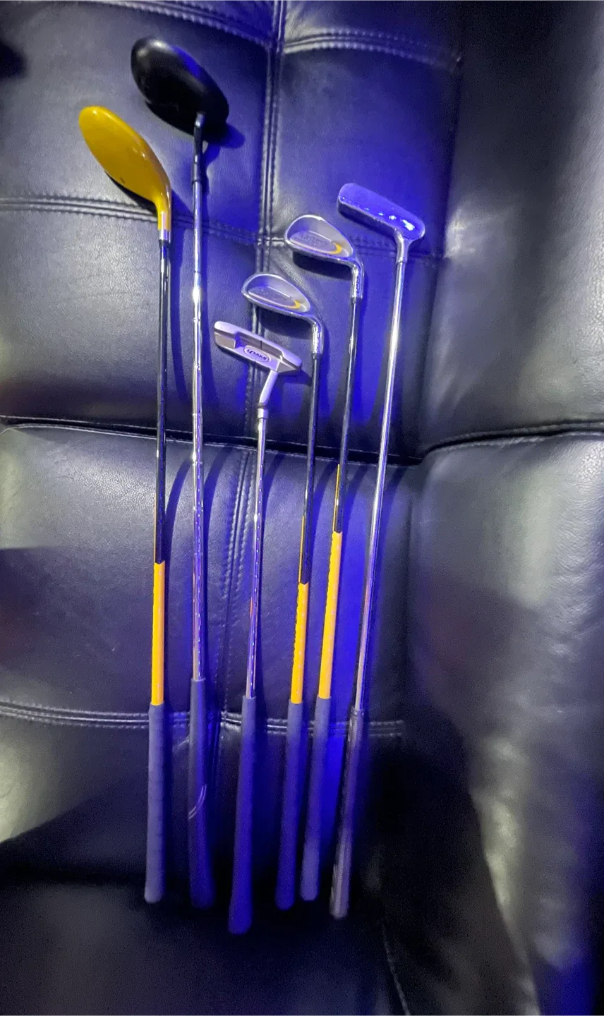 Kids Golf Club Set with Bag image indicator(2)