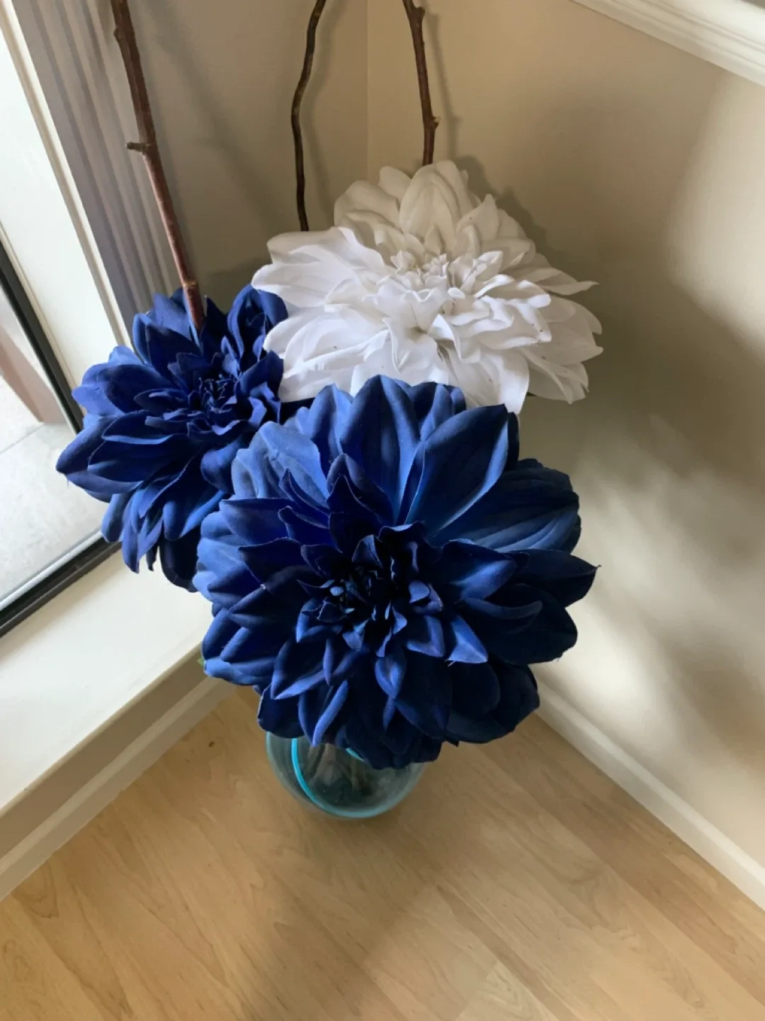 Blue Floral Arrangement in Glass Vase image indicator(5)