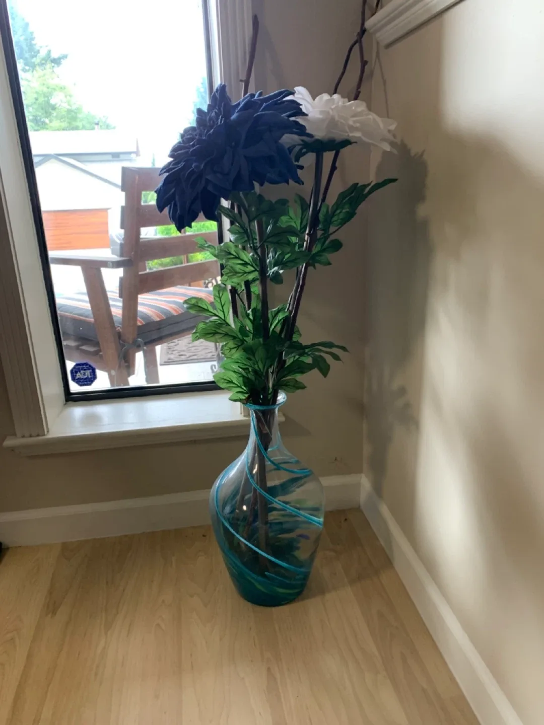 Blue Floral Arrangement in Glass Vase image indicator(3)