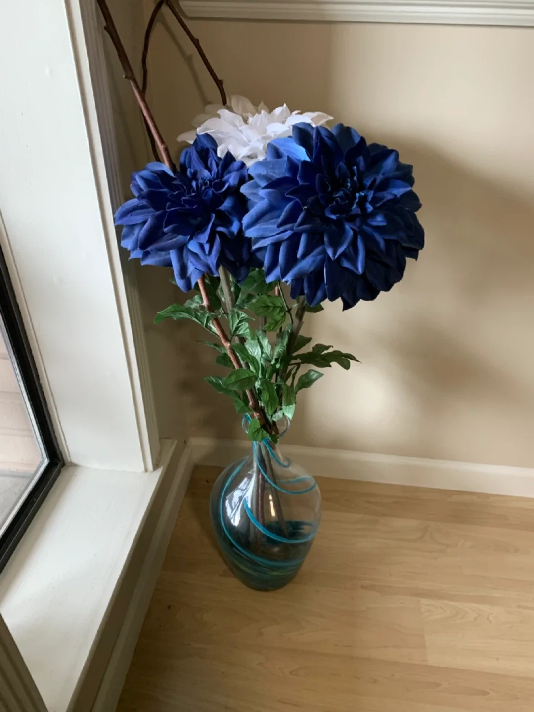 Blue Floral Arrangement in Glass Vase image indicator(2)
