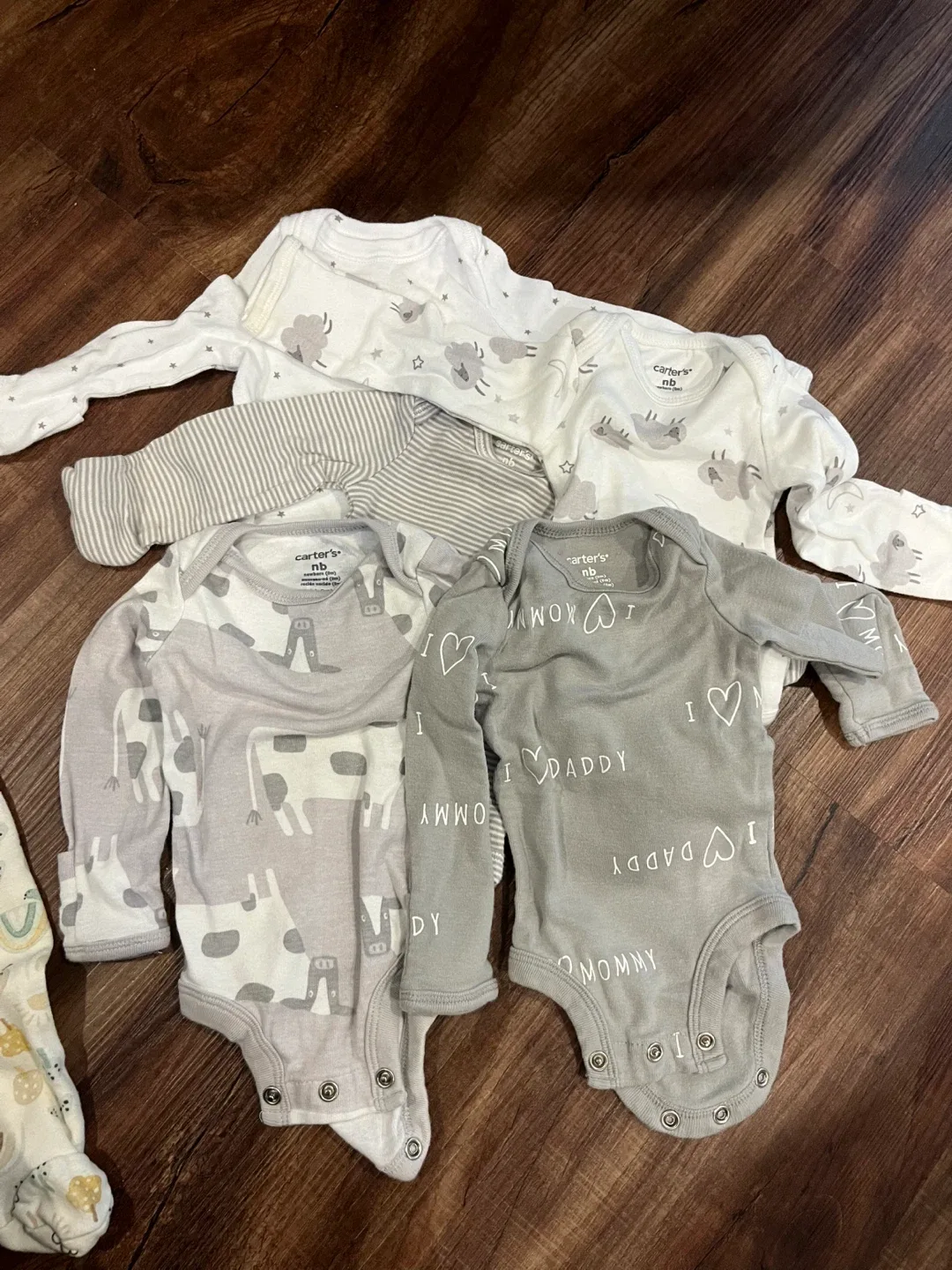 24 item BUNDLE - Newborn Baby Clothes Gender Neutral image indicator(3)