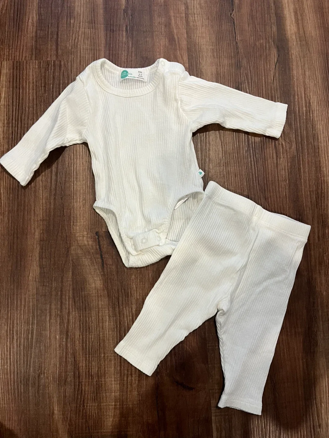 24 item BUNDLE - Newborn Baby Clothes Gender Neutral image indicator(4)