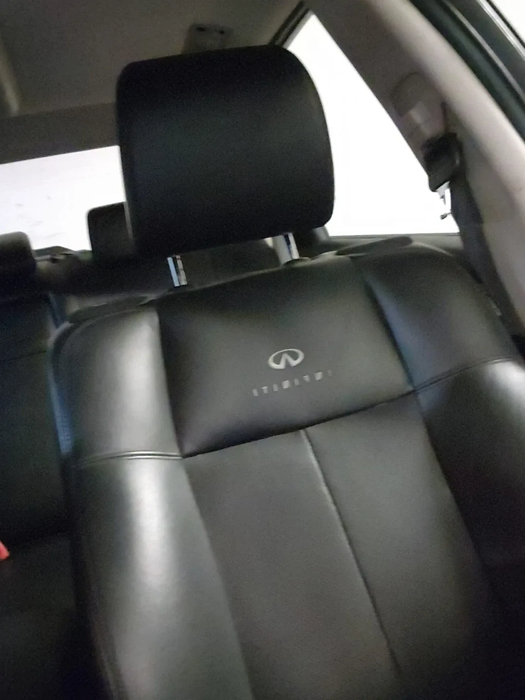 2010 Infiniti M35x – Black, Fully Loaded, Well Maintained image indicator(7)