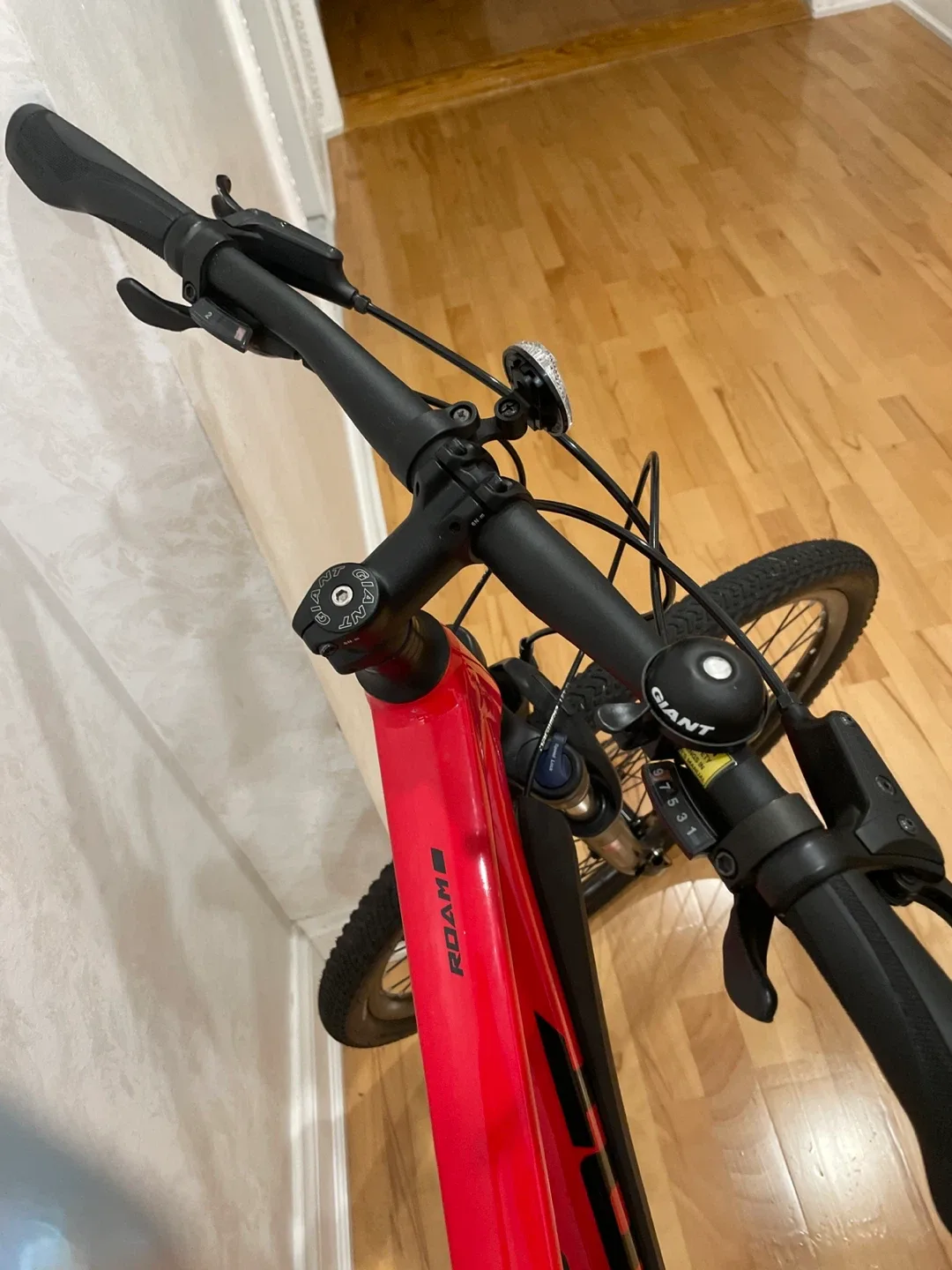 Giant Roam Red Bike image indicator(2)