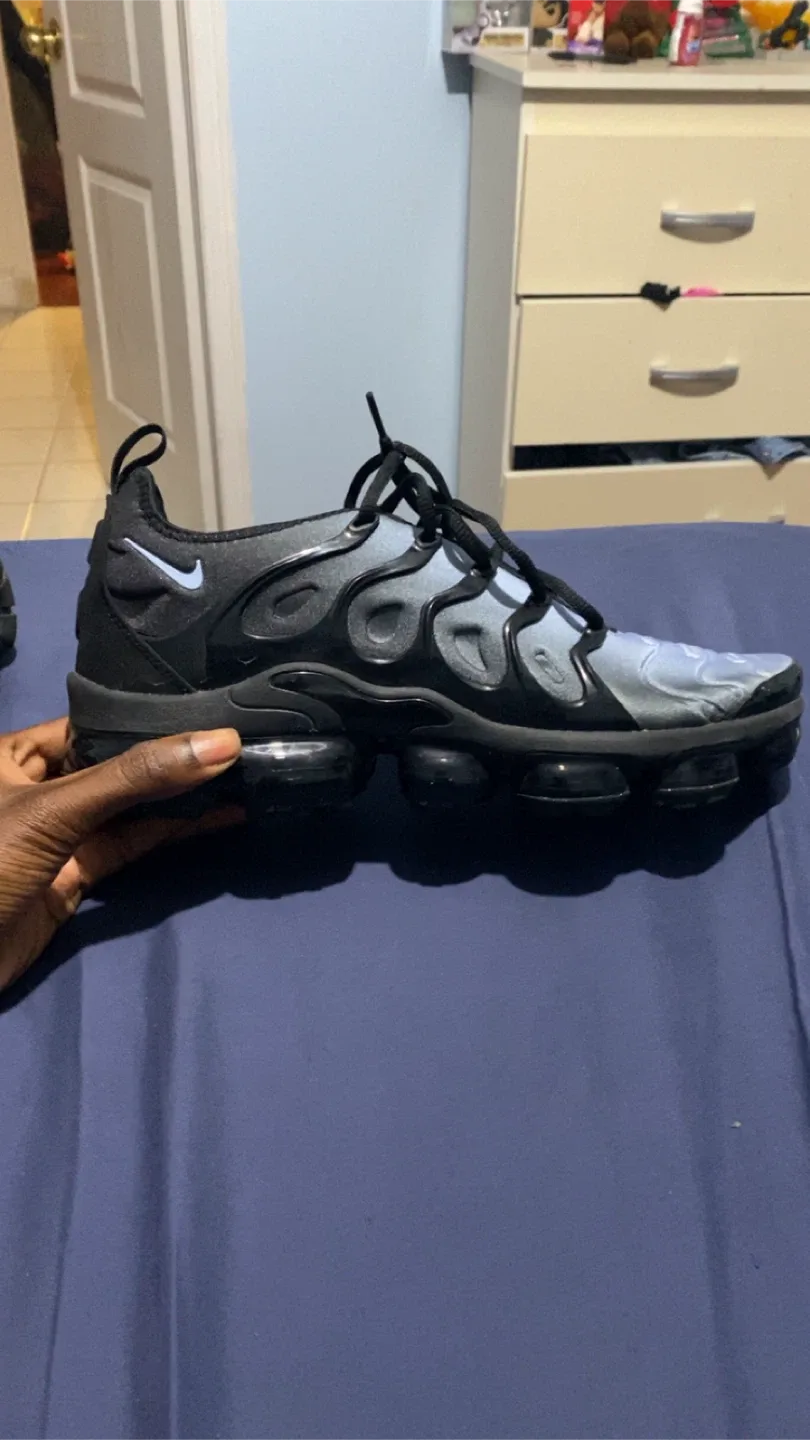Nike Air VaporMax Plus Black/Grey, Size 11 image indicator(2)