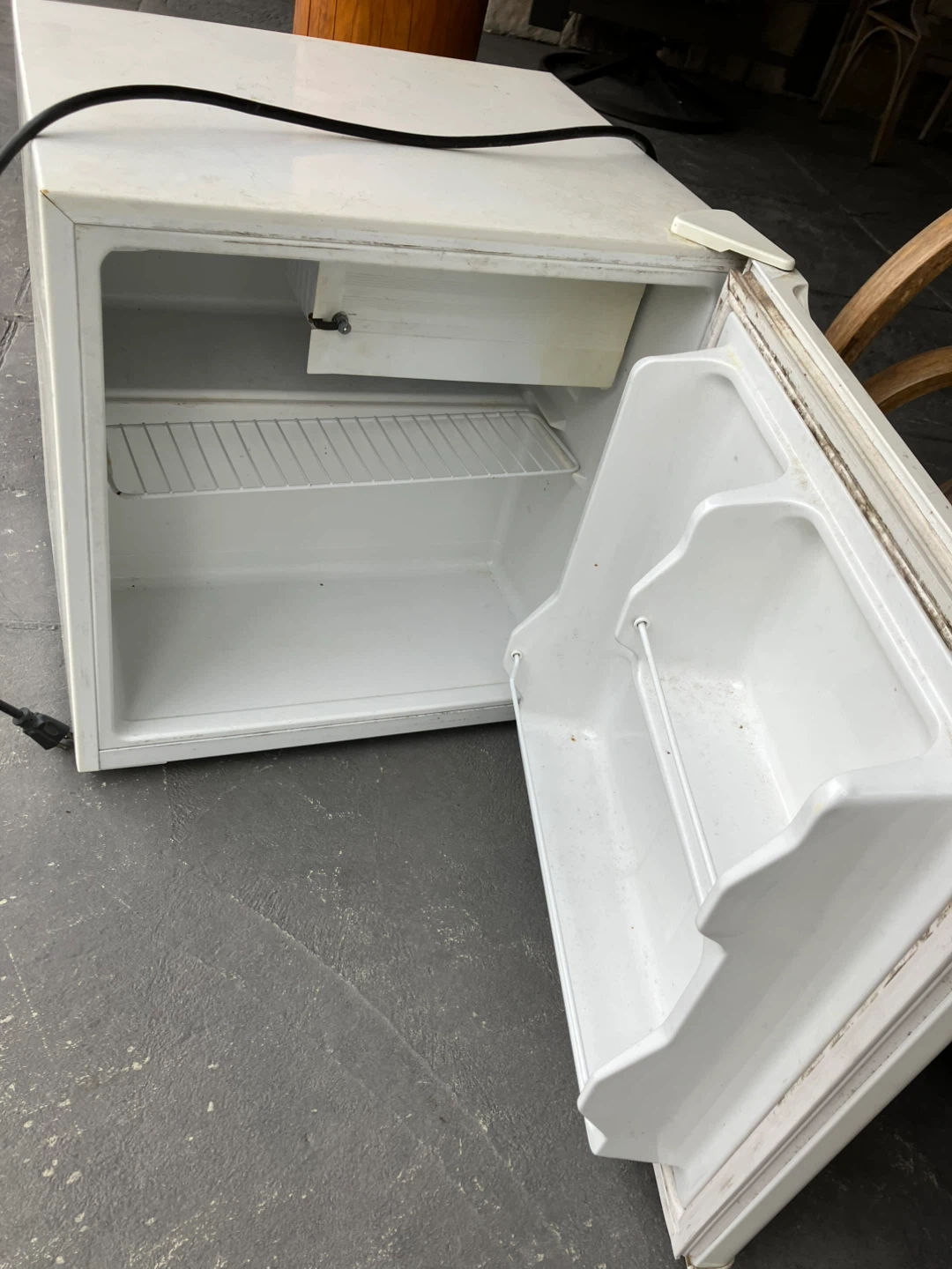 Haier Compact Fridge - White - photo 2