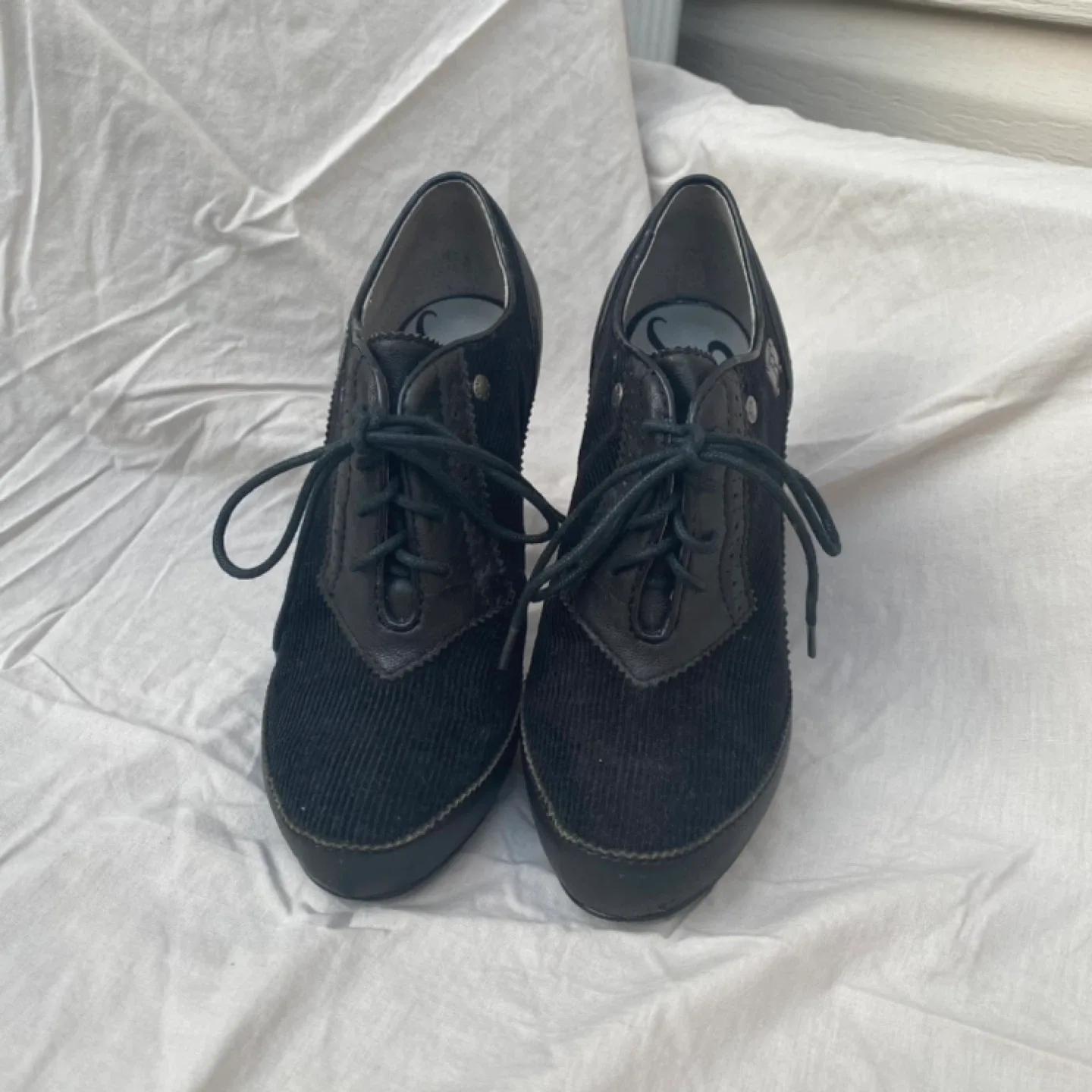 Lace up front Oxford Black pumps image indicator(2)