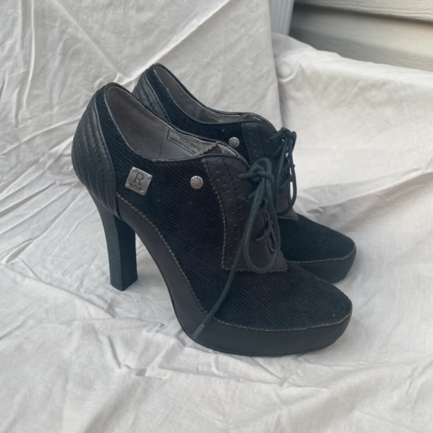 Lace up front Oxford Black pumps image indicator(3)