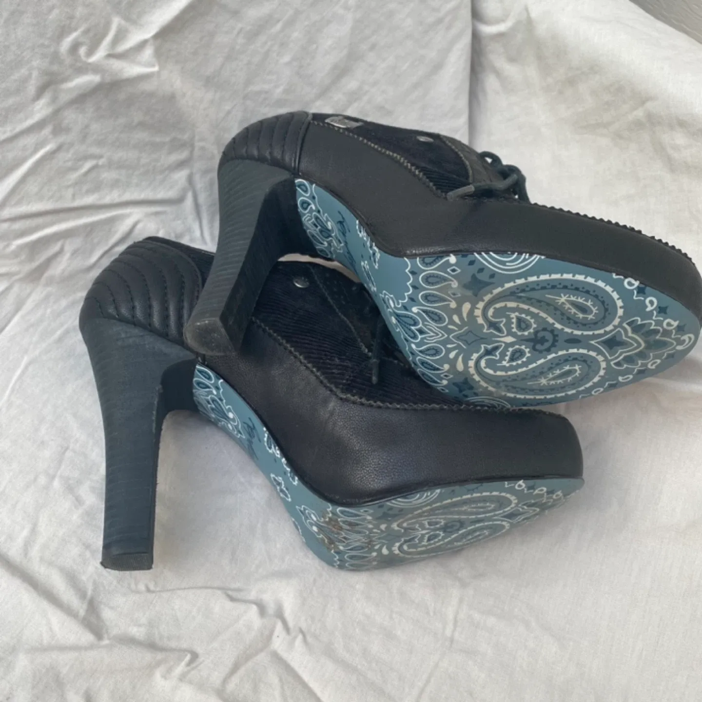 Lace up front Oxford Black pumps image indicator(5)