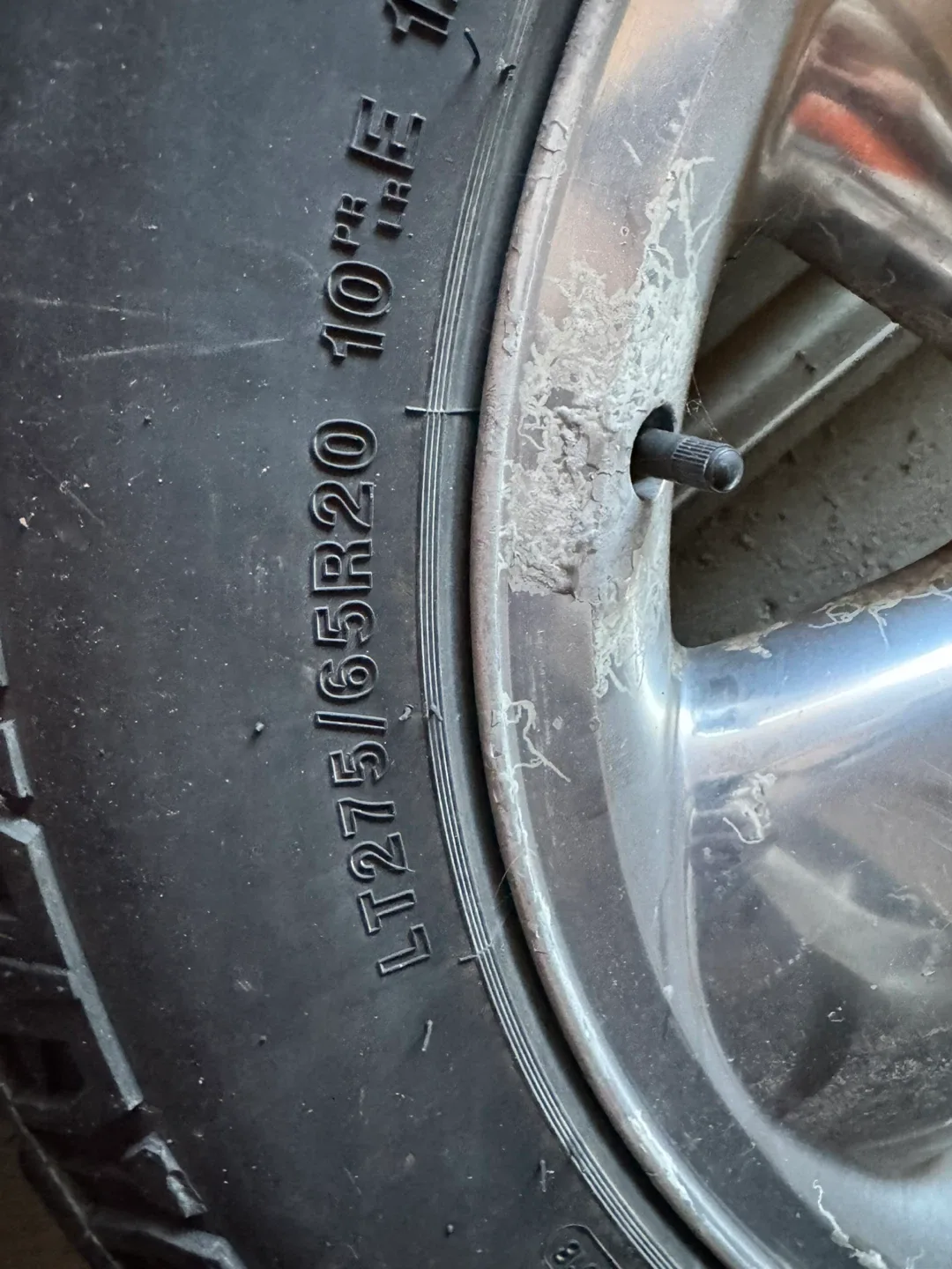 Dodge Ram 275/65R20 Tires & Rims image indicator(4)