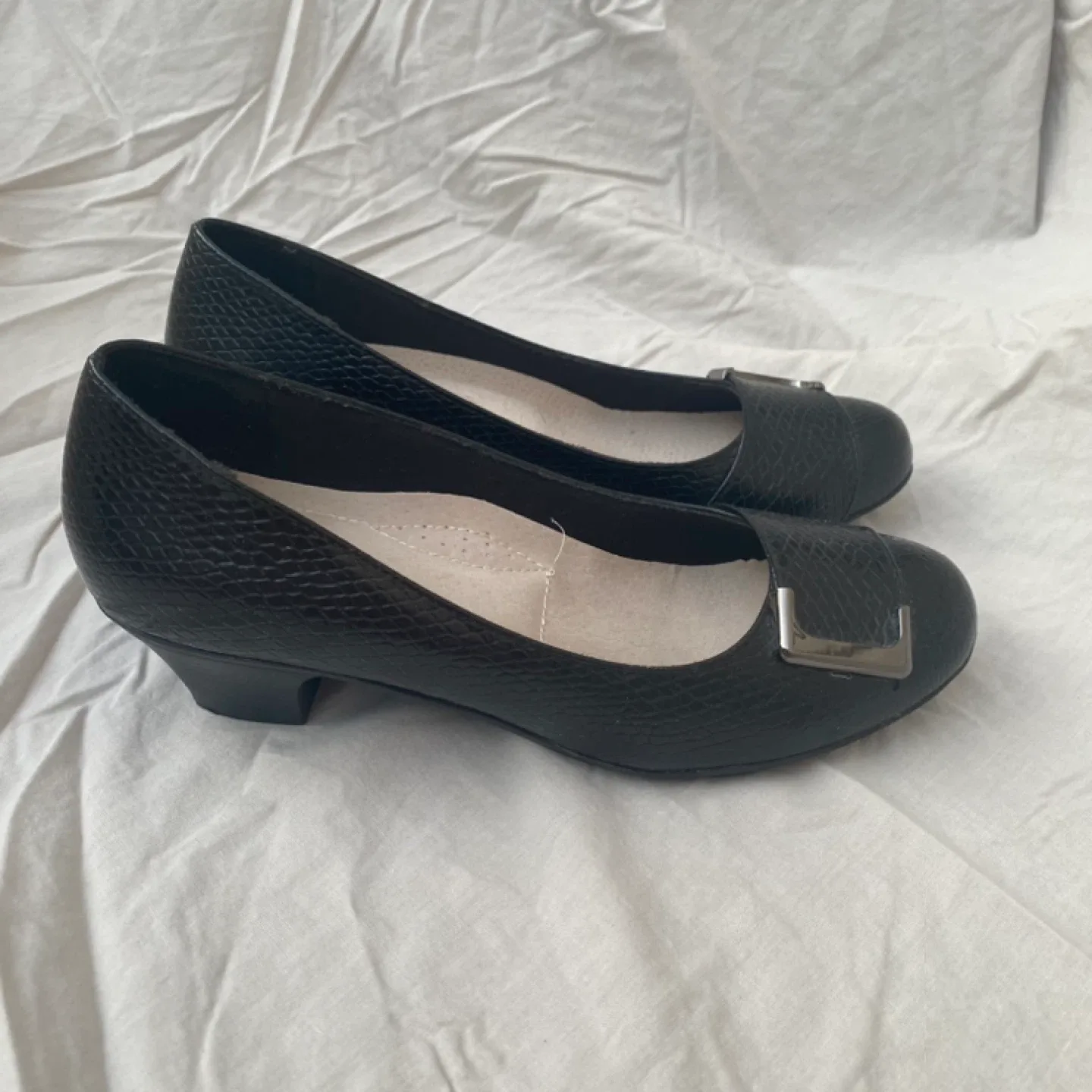 Soft Comfort Black Heels - Size 9 image indicator(5)