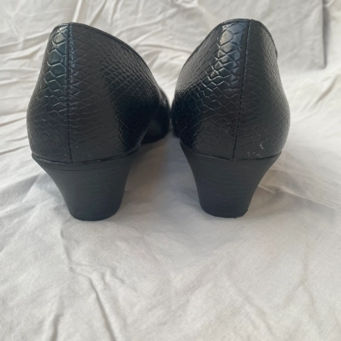 Soft Comfort Black Heels - Size 9 image indicator(4)