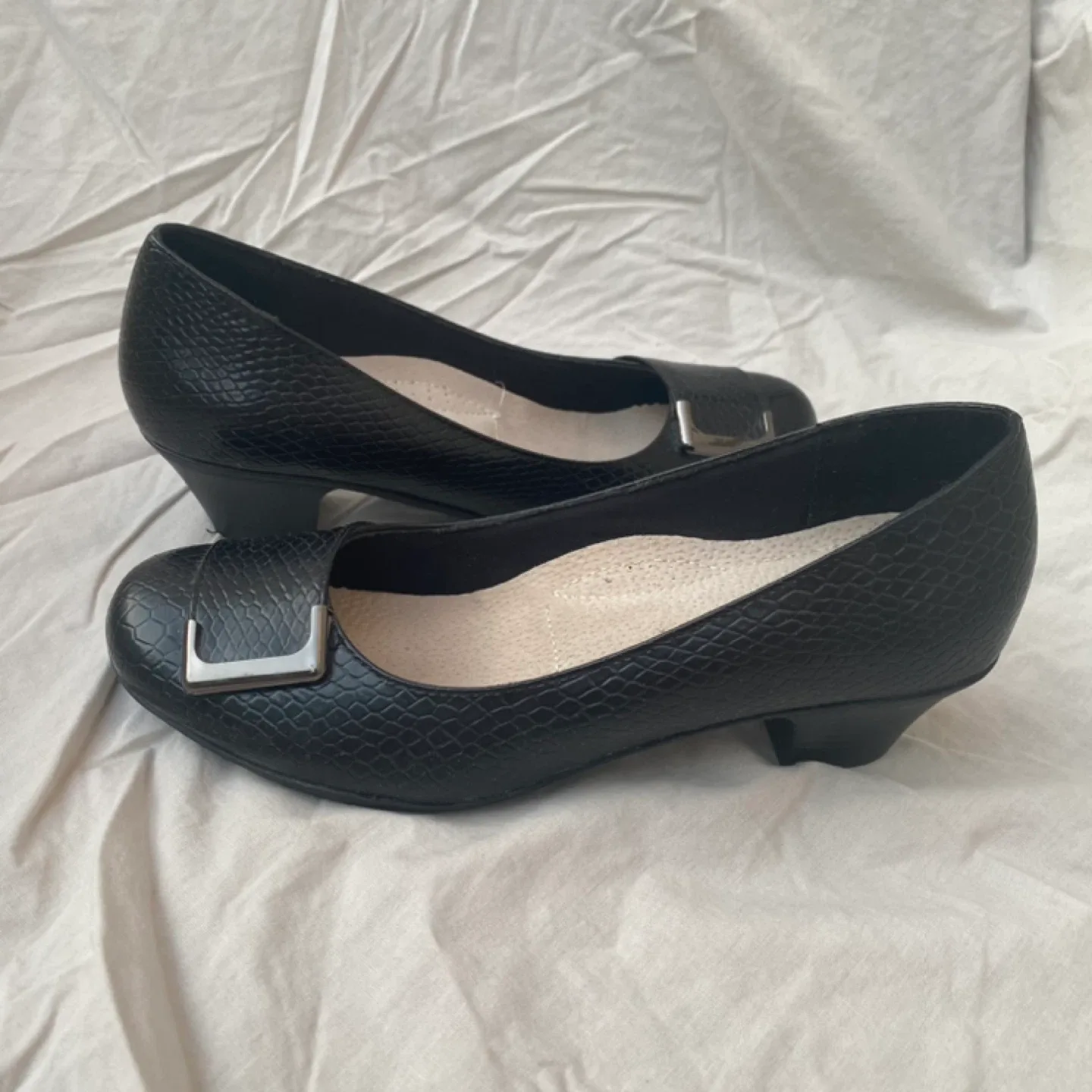 Soft Comfort Black Heels - Size 9 image indicator(6)