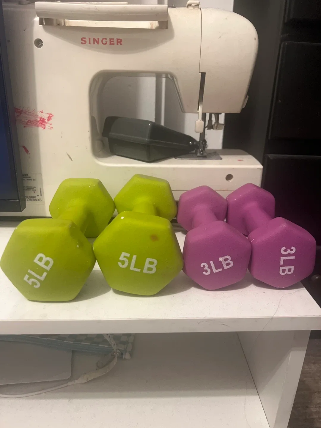 3lb & 5lb Dumbbell Set image indicator(3)