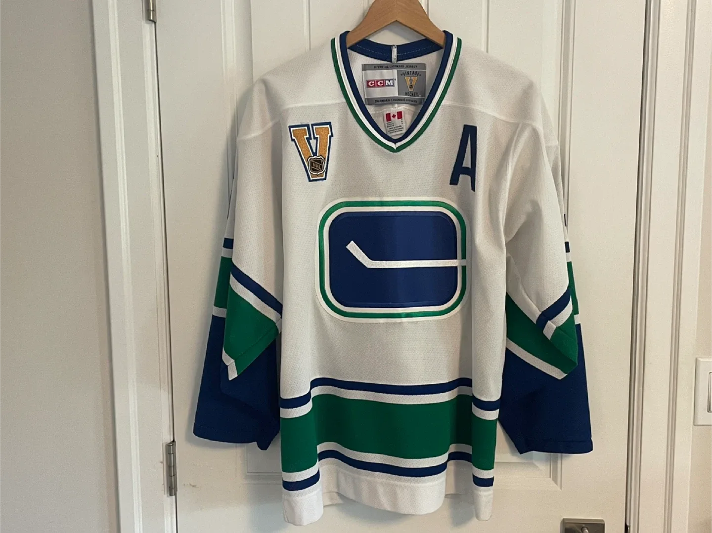 Authentic CCM Vancouver Canucks Trevor Linden Stick Jersey Small image indicator(3)