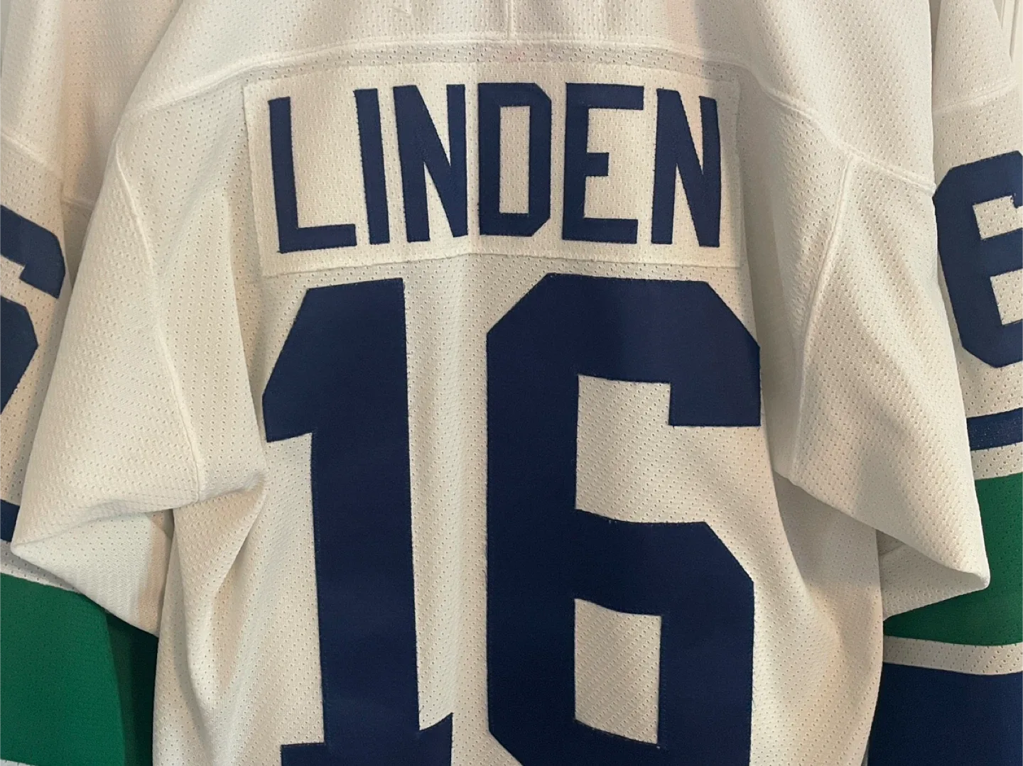 Authentic CCM Vancouver Canucks Trevor Linden Stick Jersey Small image indicator(2)
