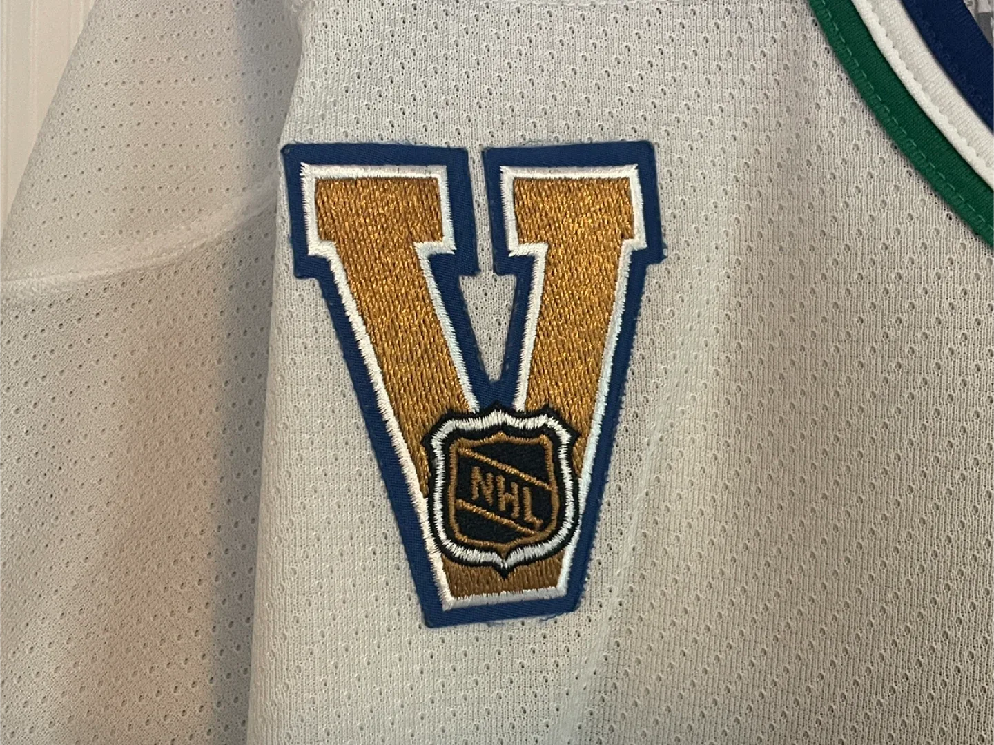 Authentic CCM Vancouver Canucks Trevor Linden Stick Jersey Small image indicator(5)