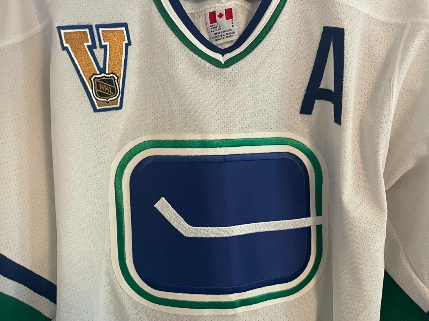 Authentic CCM Vancouver Canucks Trevor Linden Stick Jersey Small image indicator(4)