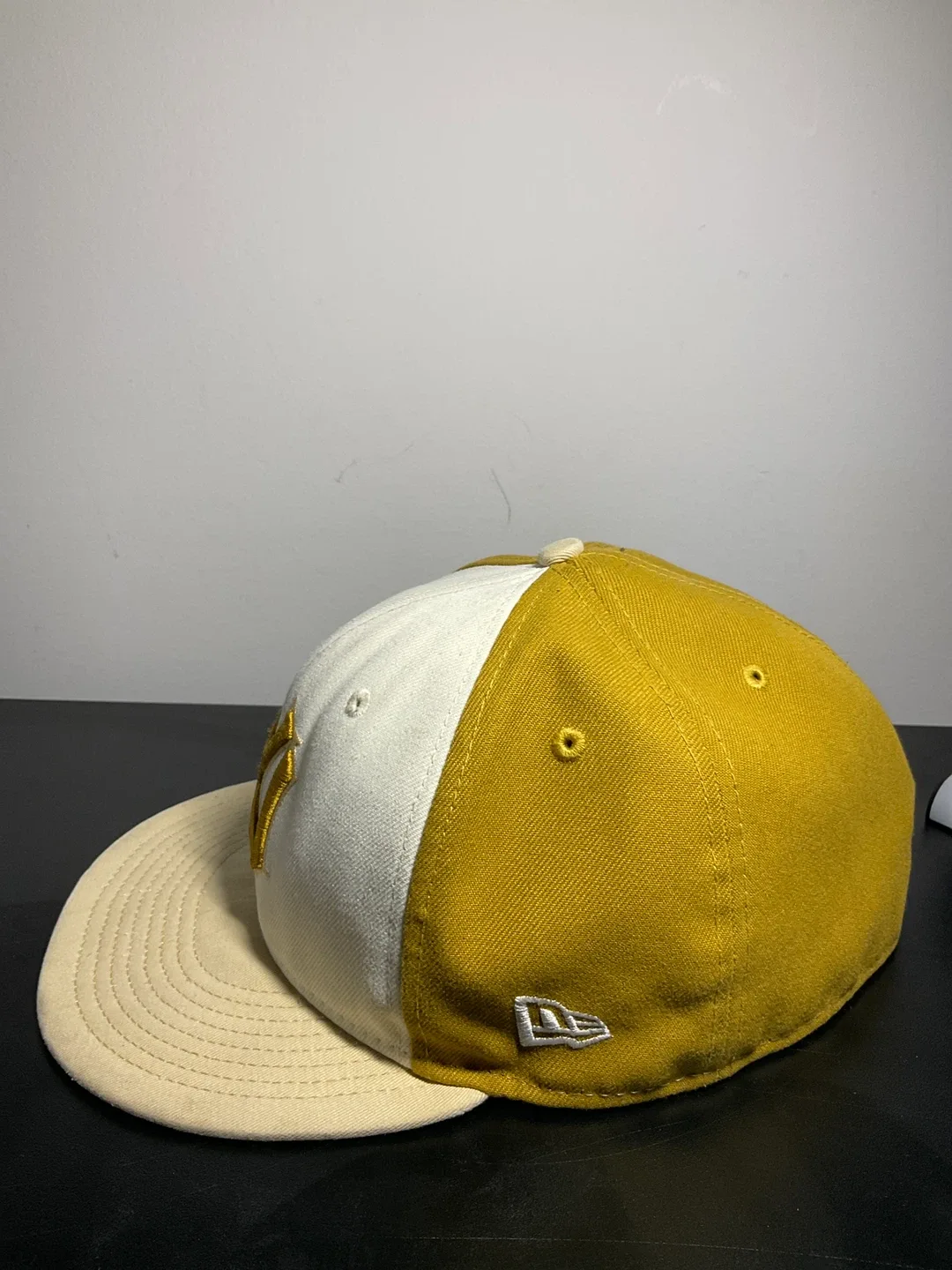 New Era NY Yankees Fitted Hat - Yellow/White, Size 7 1/4 image indicator(2)