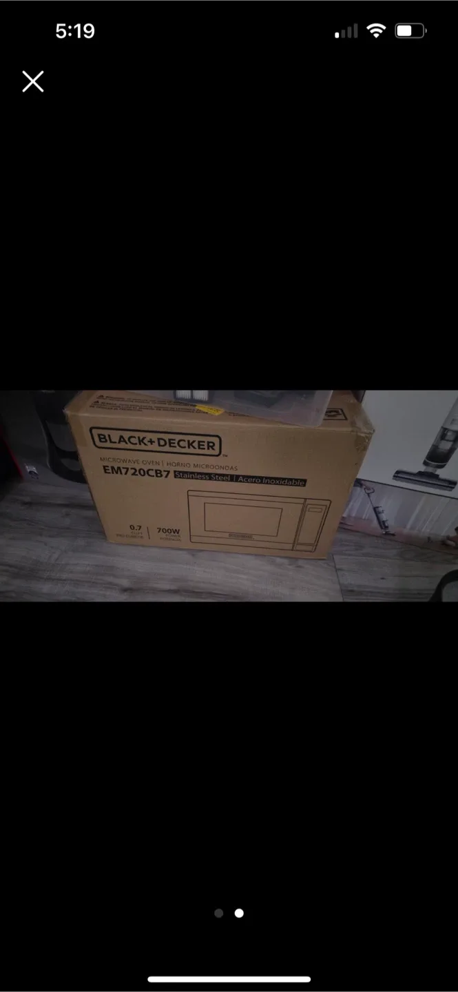 Black+Decker EM720CB7 Microwave Oven - Like New! image indicator(2)