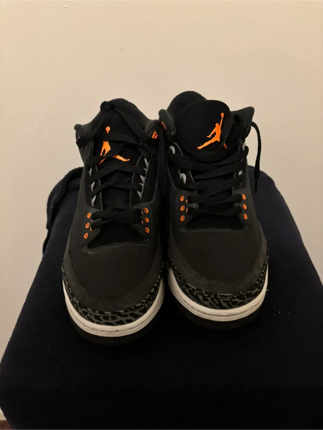 Air Jordan 3 Retro Black/Orange image indicator(2)