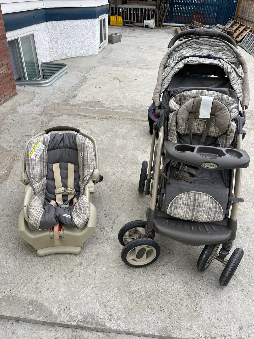Graco Stroller and Car Seat Combo thumbnail