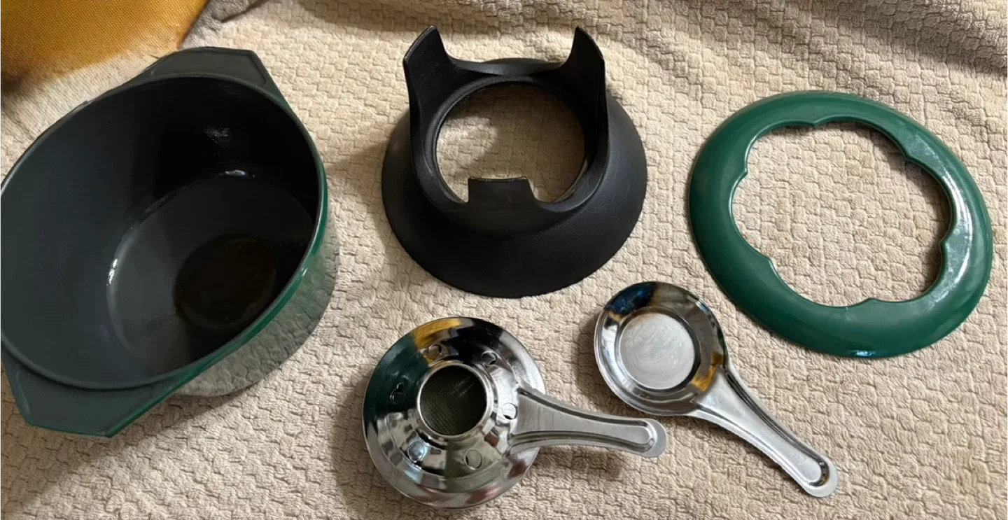 Green Cast Iron Fondue Set with Forks image indicator(6)