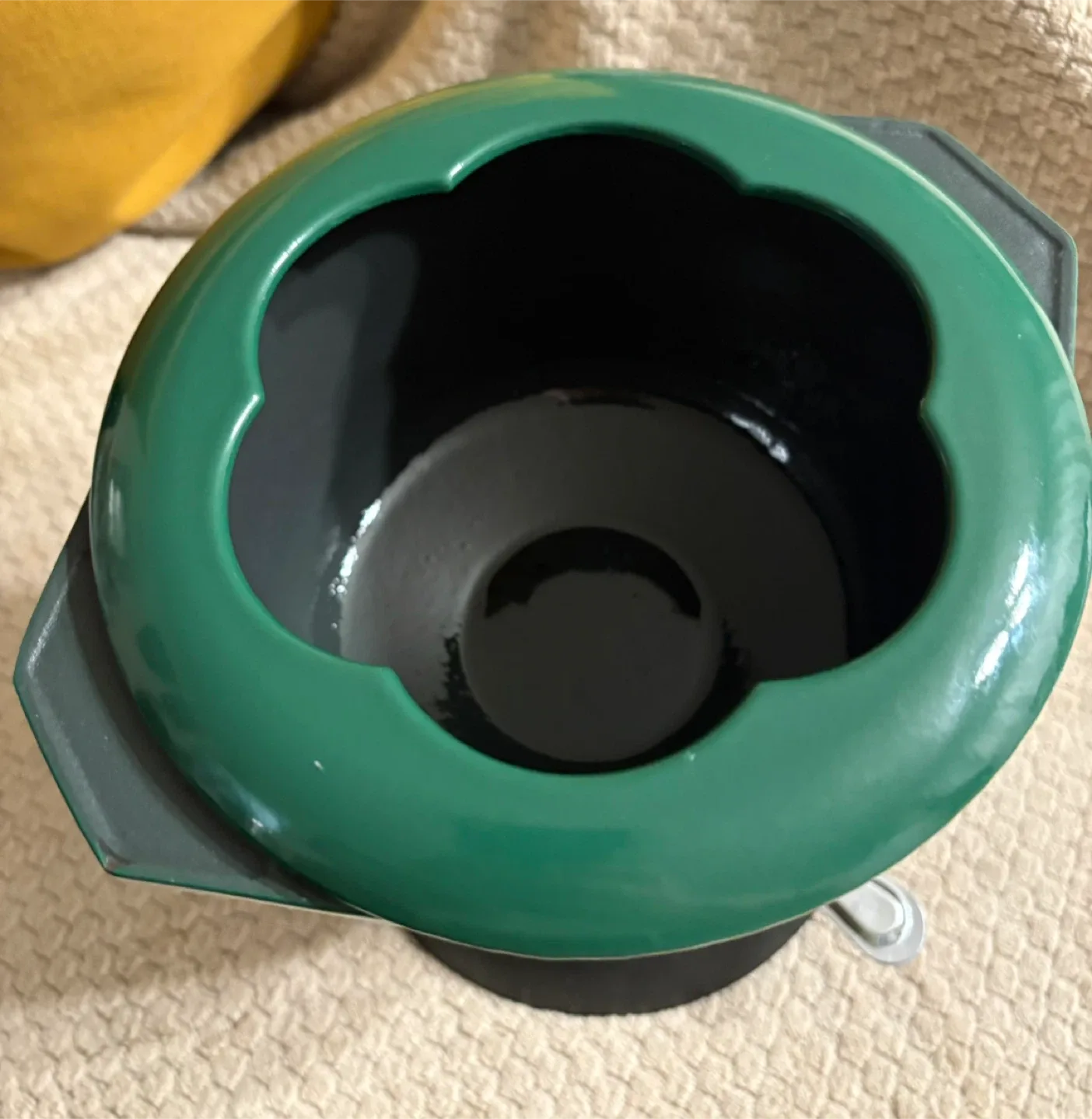 Green Cast Iron Fondue Set with Forks image indicator(3)