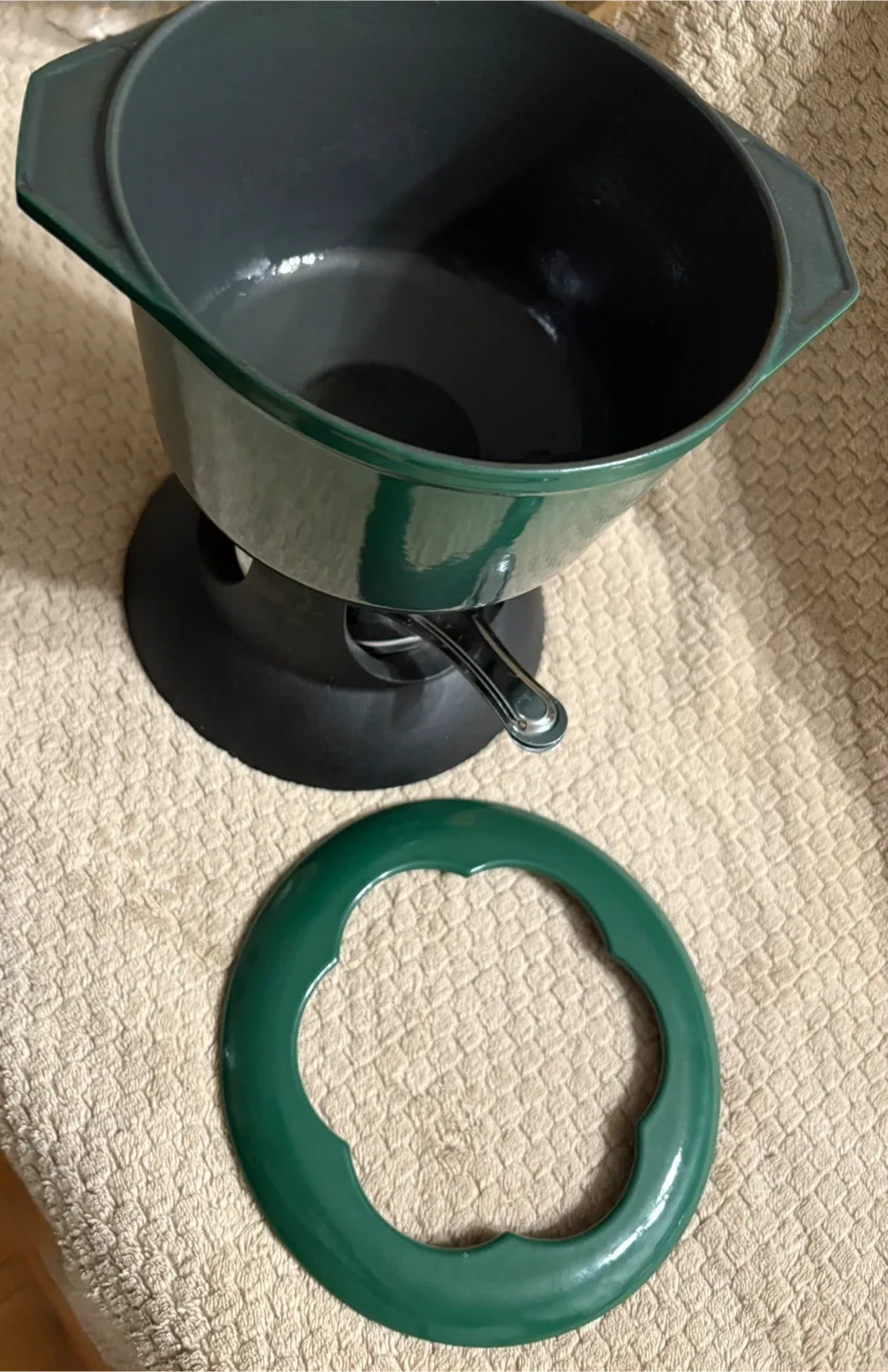 Green Cast Iron Fondue Set with Forks image indicator(4)