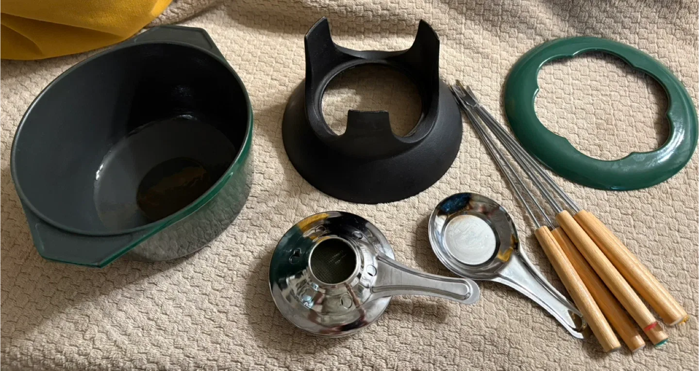 Green Cast Iron Fondue Set with Forks image indicator(7)